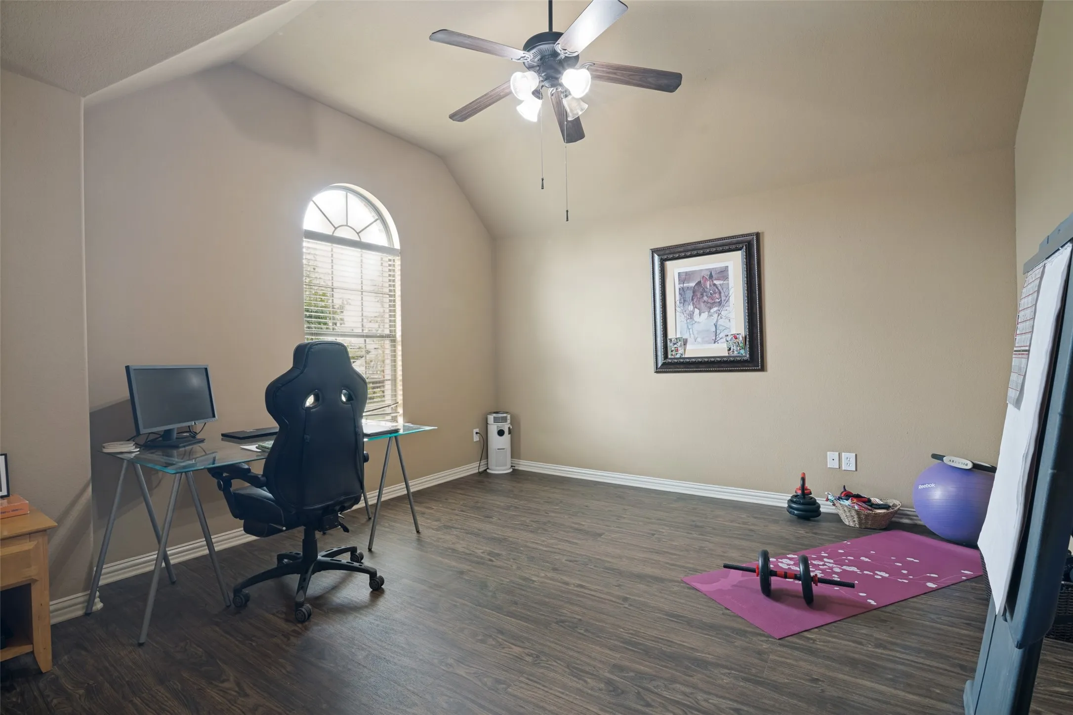 Single Family Residence For Sale in Collin County , 608 Chalk Hill Lane, Murphy, Texas 75094, 4 Bedroom, 3 Bathroom, 2 Garage spaces, 3,197 Sqft, built in 2006, mls#21299244, Real Estate Agent in Murphy, Homes For Sale in Collin county, Homes For Sale in Murphy, Realtor in Murphy Texas, Real Estate Brokerage Independent Realty Texas, Luminita Cordes Realtor