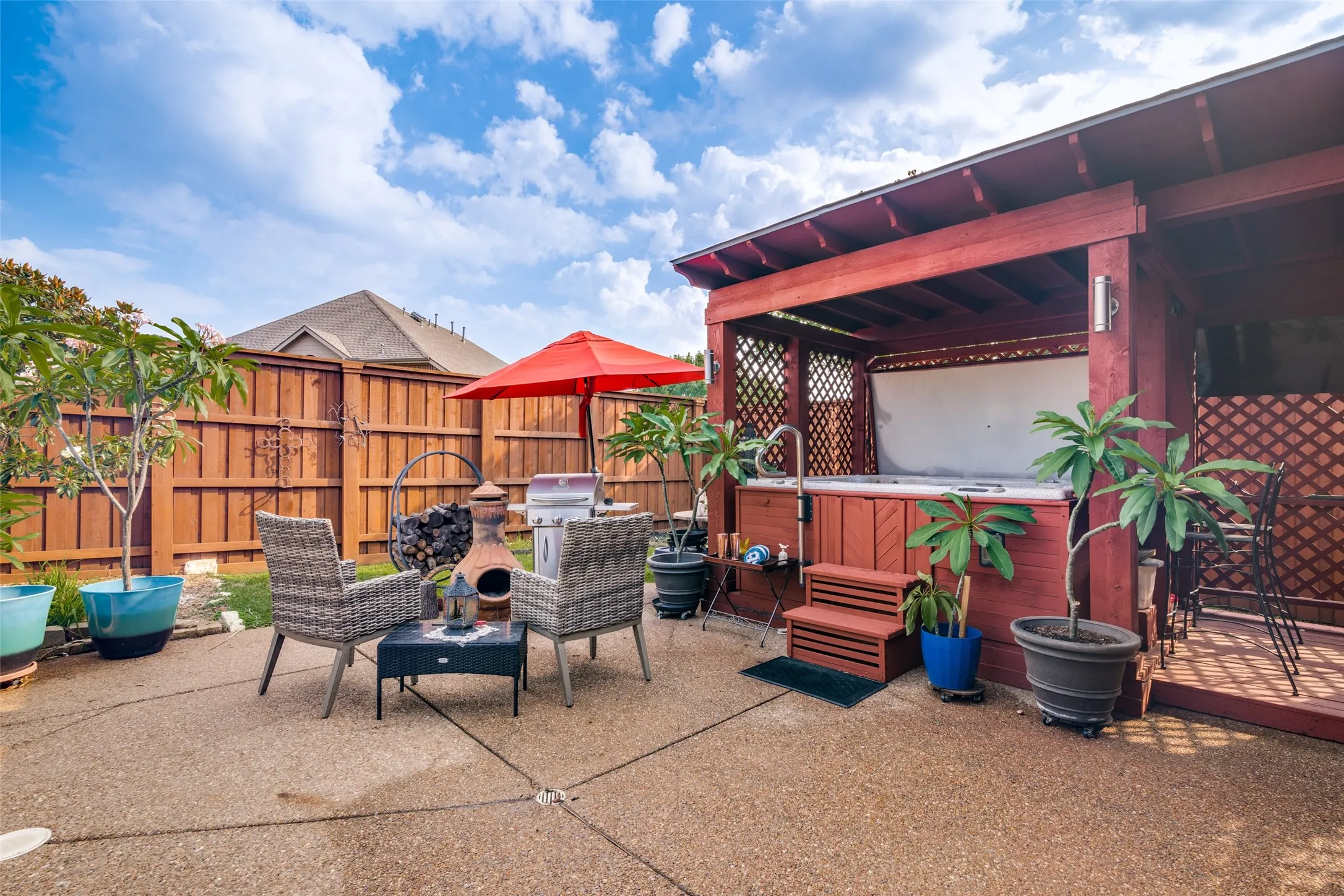 Single Family Residence For Sale in Collin County , 608 Chalk Hill Lane, Murphy, Texas 75094, 4 Bedroom, 3 Bathroom, 2 Garage spaces, 3,197 Sqft, built in 2006, mls#21299244, Real Estate Agent in Murphy, Homes For Sale in Collin county, Homes For Sale in Murphy, Realtor in Murphy Texas, Real Estate Brokerage Independent Realty Texas, Luminita Cordes Realtor