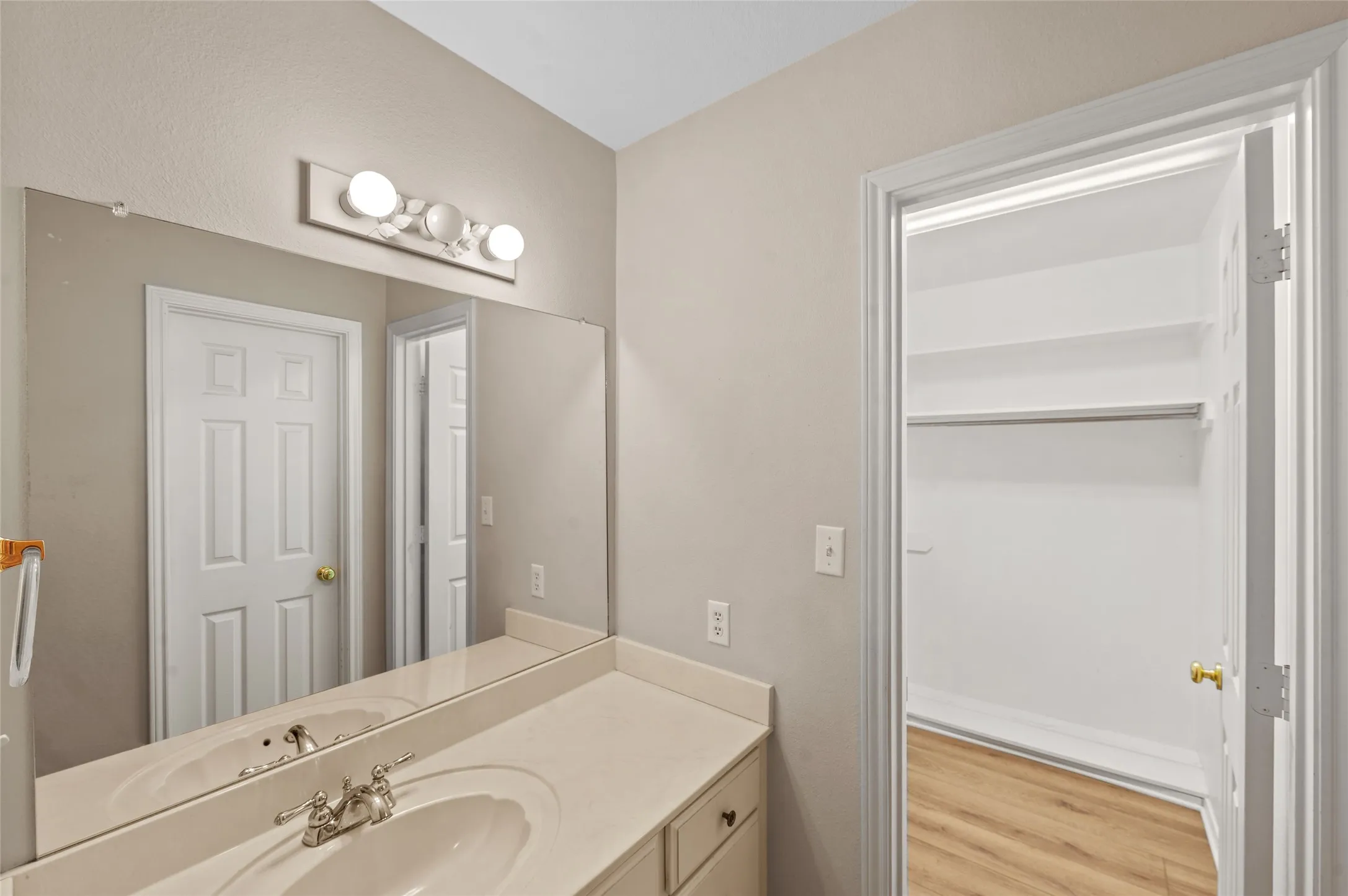 Single Family Residence For Sale in Wood County , 605 County road 2310, Mineola, Texas 75773, 3 Bedroom, 3 Bathroom, 2 Garage spaces, 2,472 Sqft, built in 1985, mls#21301704, Real Estate Agent in Mineola, Homes For Sale in Wood county, Homes For Sale in Mineola, Realtor in Mineola Texas, Real Estate Brokerage Independent Realty Texas, Luminita Cordes Realtor