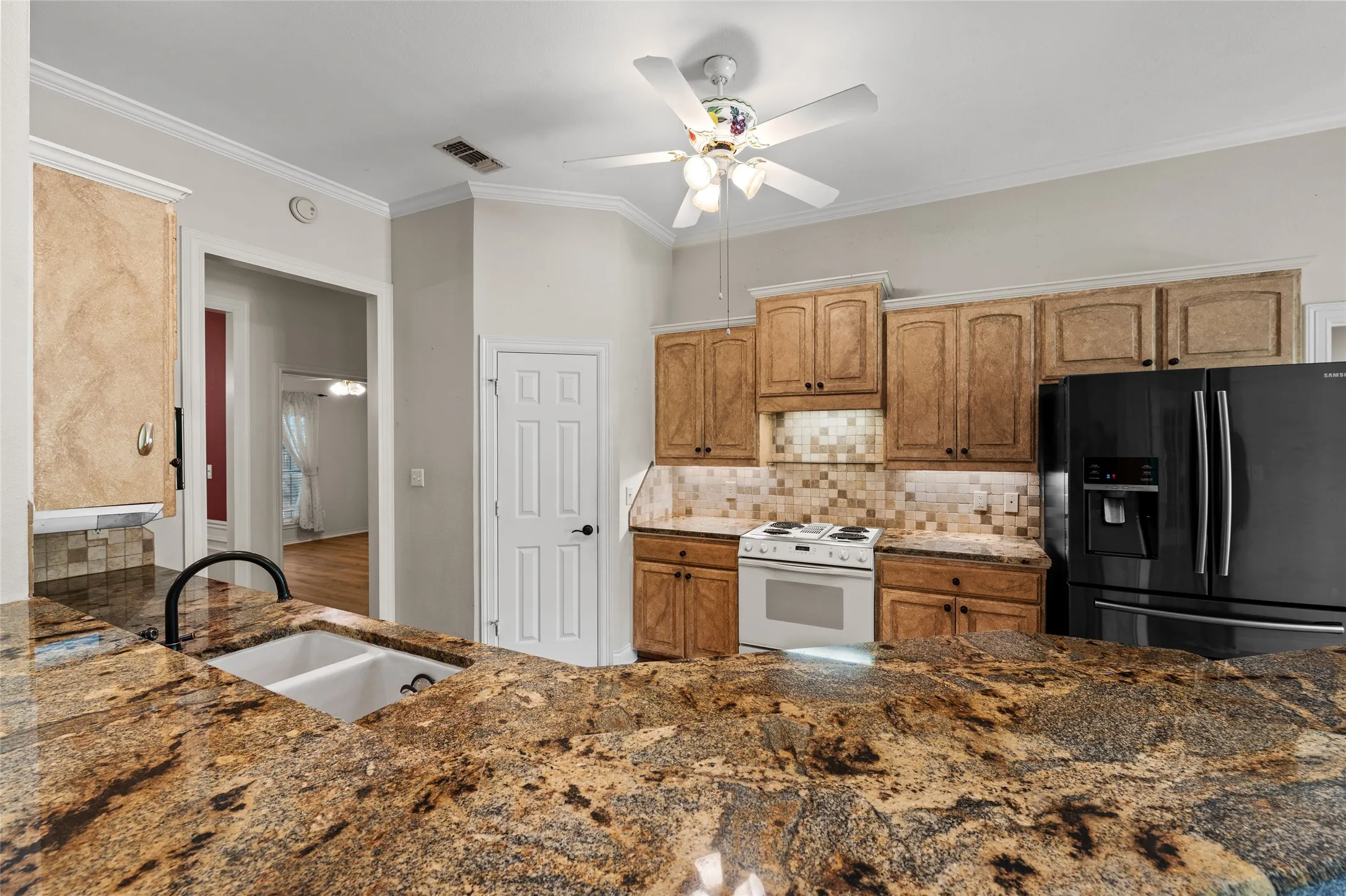 Single Family Residence For Sale in Wood County , 605 County road 2310, Mineola, Texas 75773, 3 Bedroom, 3 Bathroom, 2 Garage spaces, 2,472 Sqft, built in 1985, mls#21301704, Real Estate Agent in Mineola, Homes For Sale in Wood county, Homes For Sale in Mineola, Realtor in Mineola Texas, Real Estate Brokerage Independent Realty Texas, Luminita Cordes Realtor