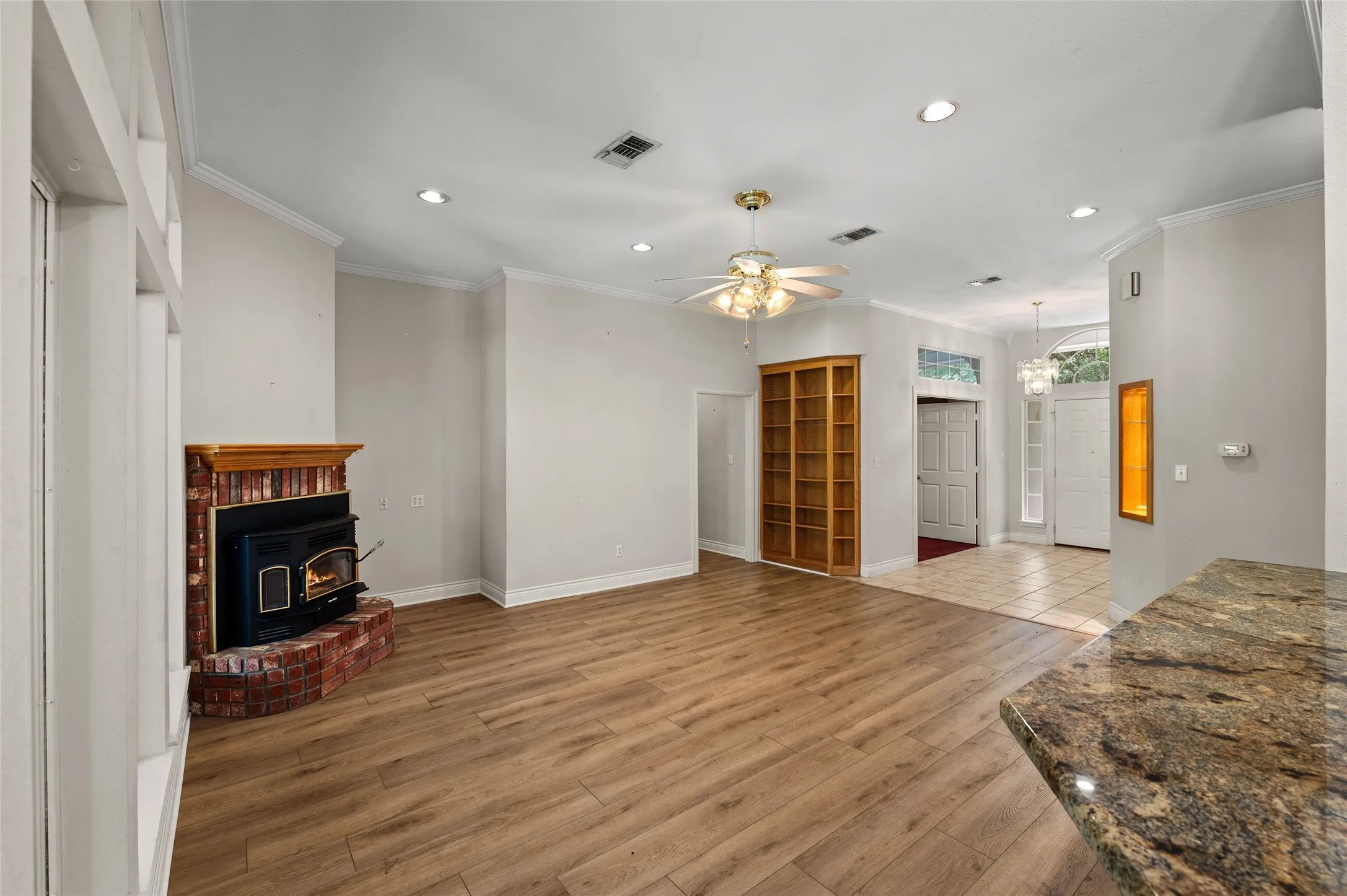Single Family Residence For Sale in Wood County , 605 County road 2310, Mineola, Texas 75773, 3 Bedroom, 3 Bathroom, 2 Garage spaces, 2,472 Sqft, built in 1985, mls#21301704, Real Estate Agent in Mineola, Homes For Sale in Wood county, Homes For Sale in Mineola, Realtor in Mineola Texas, Real Estate Brokerage Independent Realty Texas, Luminita Cordes Realtor