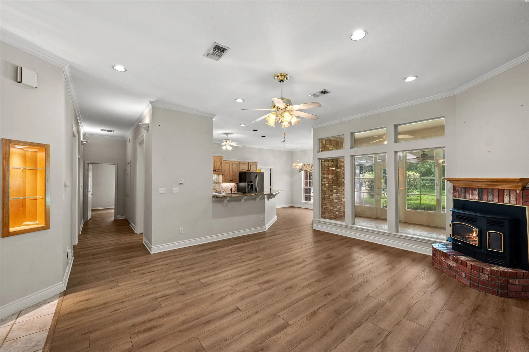 Single Family Residence For Sale in Wood County , 605 County road 2310, Mineola, Texas 75773, 3 Bedroom, 3 Bathroom, 2 Garage spaces, 2,472 Sqft, built in 1985, mls#21301704, Real Estate Agent in Mineola, Homes For Sale in Wood county, Homes For Sale in Mineola, Realtor in Mineola Texas, Real Estate Brokerage Independent Realty Texas, Luminita Cordes Realtor