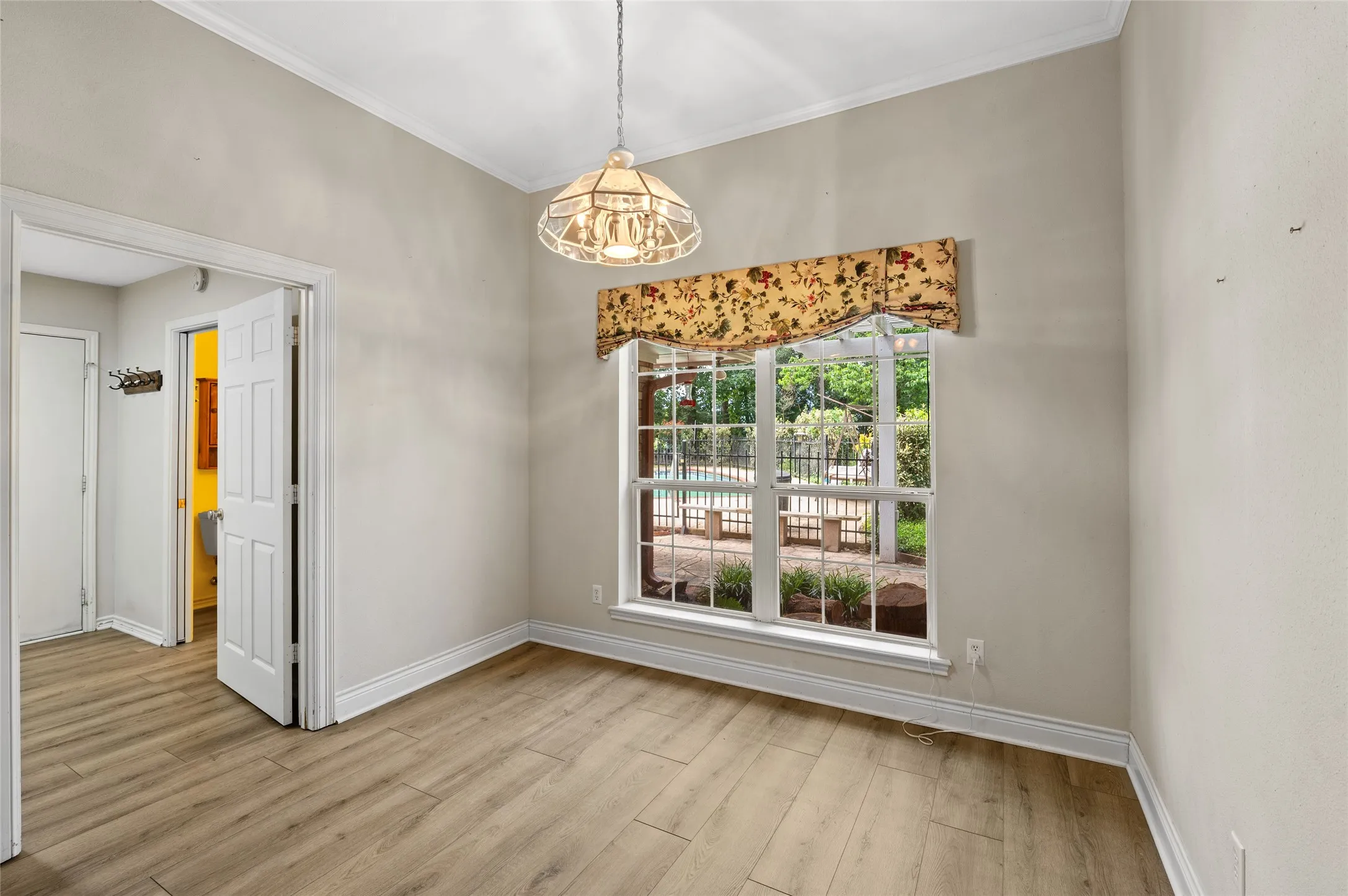 Single Family Residence For Sale in Wood County , 605 County road 2310, Mineola, Texas 75773, 3 Bedroom, 3 Bathroom, 2 Garage spaces, 2,472 Sqft, built in 1985, mls#21301704, Real Estate Agent in Mineola, Homes For Sale in Wood county, Homes For Sale in Mineola, Realtor in Mineola Texas, Real Estate Brokerage Independent Realty Texas, Luminita Cordes Realtor