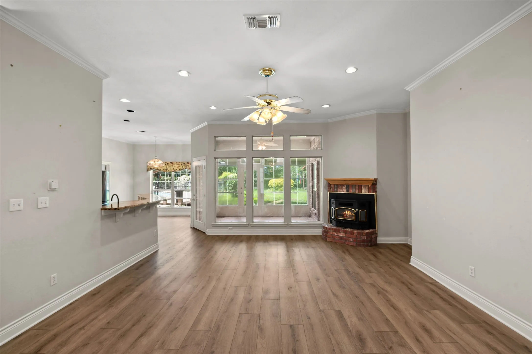 Single Family Residence For Sale in Wood County , 605 County road 2310, Mineola, Texas 75773, 3 Bedroom, 3 Bathroom, 2 Garage spaces, 2,472 Sqft, built in 1985, mls#21301704, Real Estate Agent in Mineola, Homes For Sale in Wood county, Homes For Sale in Mineola, Realtor in Mineola Texas, Real Estate Brokerage Independent Realty Texas, Luminita Cordes Realtor