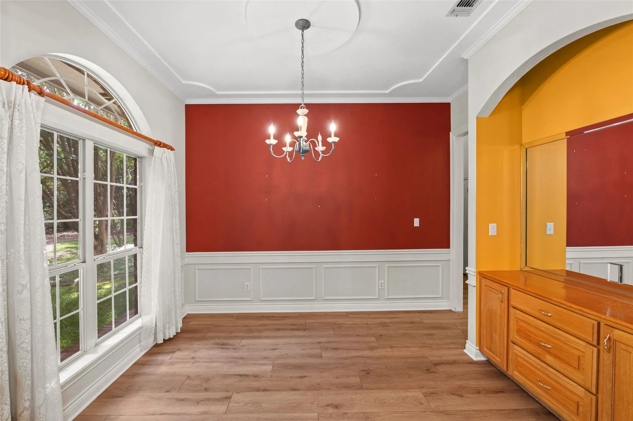 Single Family Residence For Sale in Wood County , 605 County road 2310, Mineola, Texas 75773, 3 Bedroom, 3 Bathroom, 2 Garage spaces, 2,472 Sqft, built in 1985, mls#21301704, Real Estate Agent in Mineola, Homes For Sale in Wood county, Homes For Sale in Mineola, Realtor in Mineola Texas, Real Estate Brokerage Independent Realty Texas, Luminita Cordes Realtor