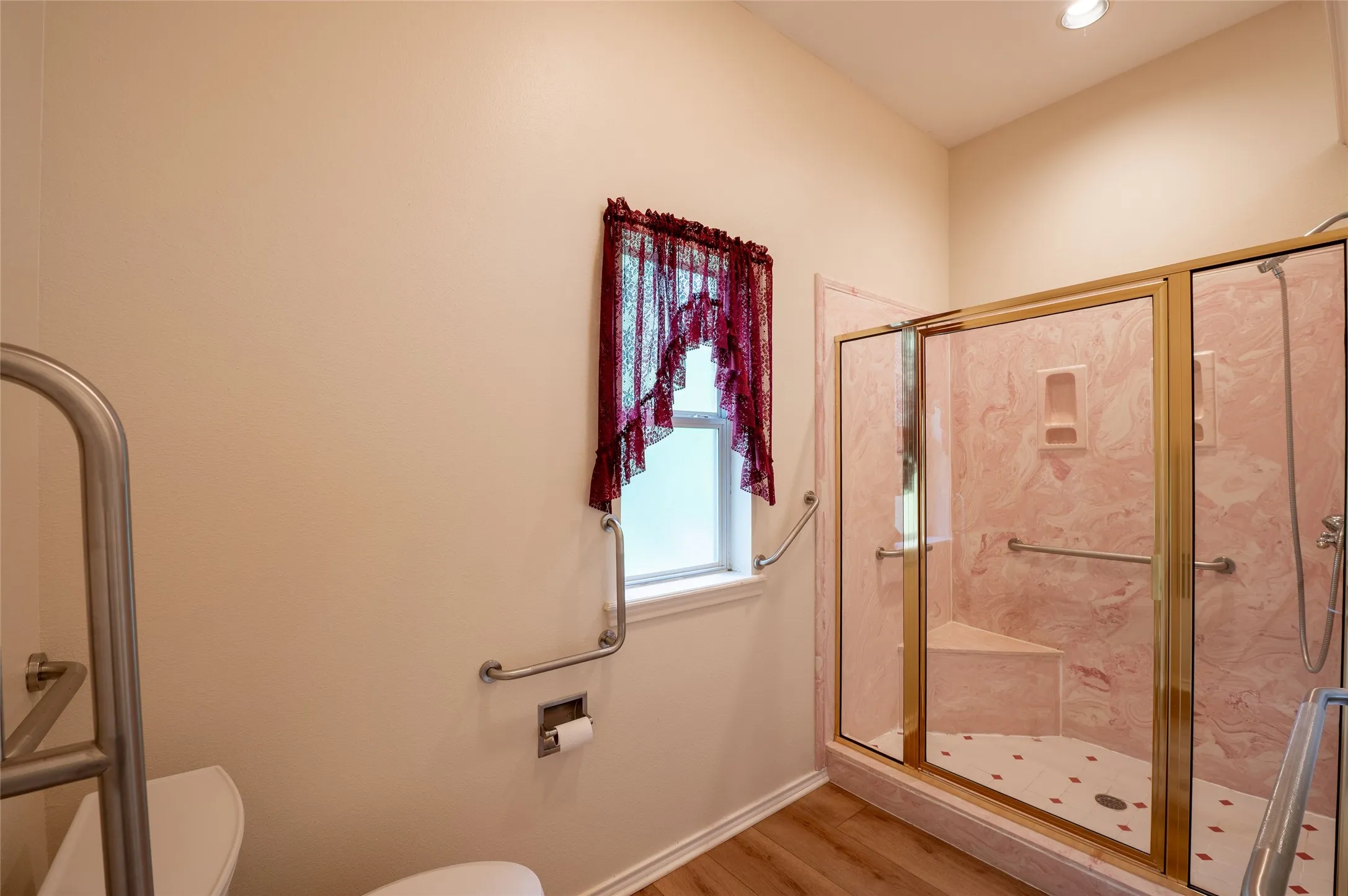 Single Family Residence For Sale in Wood County , 605 County road 2310, Mineola, Texas 75773, 3 Bedroom, 3 Bathroom, 2 Garage spaces, 2,472 Sqft, built in 1985, mls#21301704, Real Estate Agent in Mineola, Homes For Sale in Wood county, Homes For Sale in Mineola, Realtor in Mineola Texas, Real Estate Brokerage Independent Realty Texas, Luminita Cordes Realtor