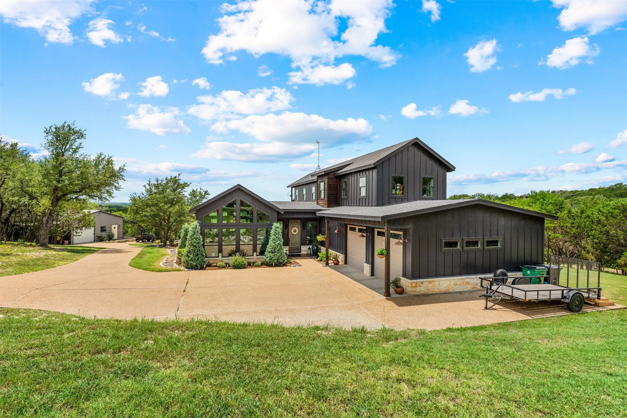 Single Family Residence For Sale in Mc Lennan County , 124 Bluffview Circle, China Spring, Texas 76633, 4 Bedroom, 4 Bathroom, 2 Garage spaces, 2,775 Sqft, built in 2018, mls#21301413, Real Estate Agent in China Spring, Homes For Sale in Mc Lennan county, Homes For Sale in China Spring, Realtor in China Spring Texas, Real Estate Brokerage Independent Realty Texas, Luminita Cordes Realtor