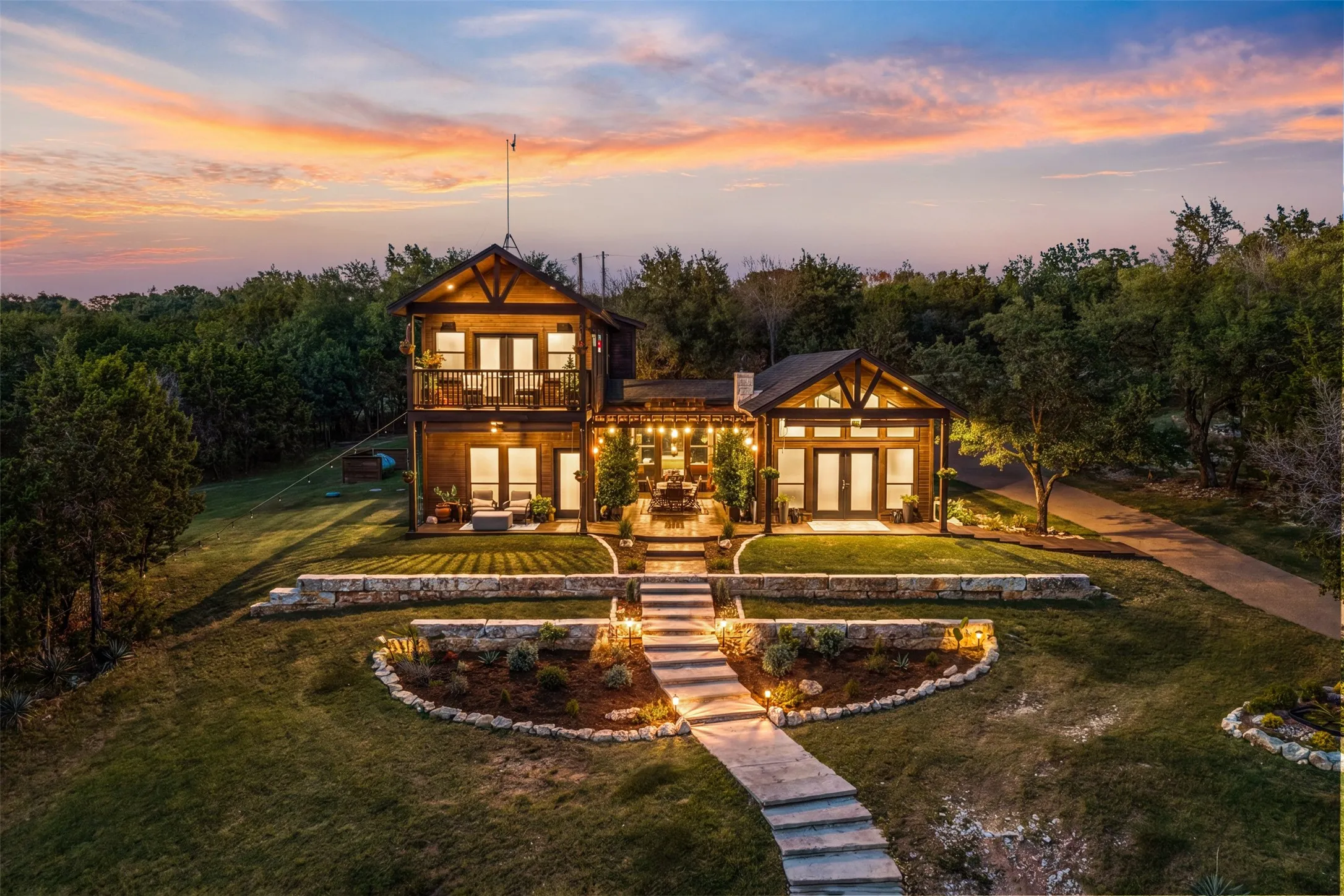 Single Family Residence For Sale in Mc Lennan County , 124 Bluffview Circle, China Spring, Texas 76633, 4 Bedroom, 4 Bathroom, 2 Garage spaces, 2,775 Sqft, built in 2018, mls#21301413, Real Estate Agent in China Spring, Homes For Sale in Mc Lennan county, Homes For Sale in China Spring, Realtor in China Spring Texas, Real Estate Brokerage Independent Realty Texas, Luminita Cordes Realtor