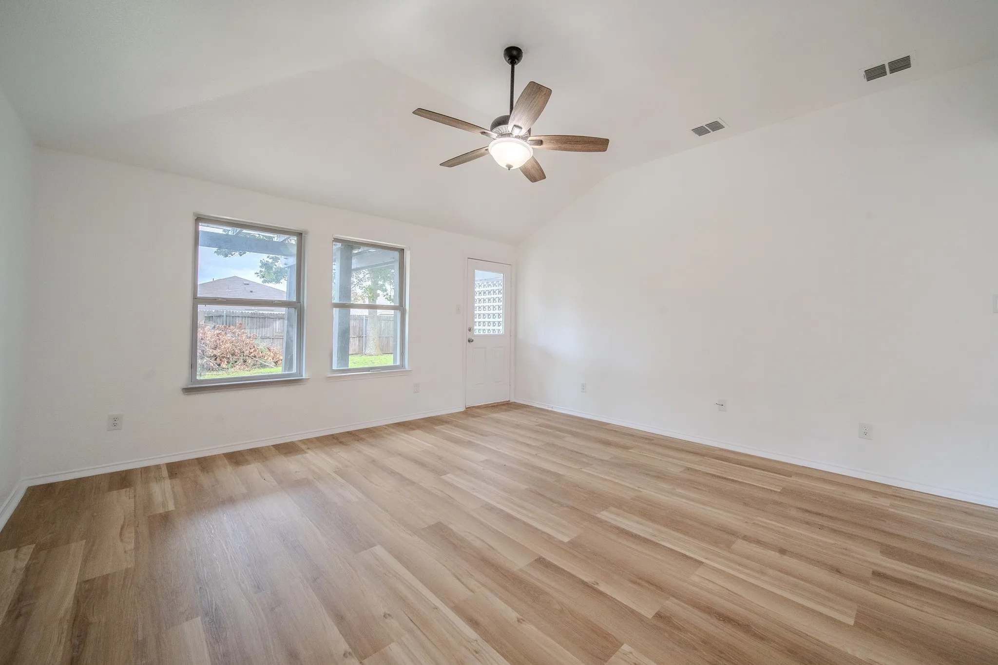 Single Family Residence For Rent in Collin County , 2037 Cedar Trail, Anna, Texas 75409, 4 Bedroom, 2 Bathroom, 2 Garage spaces, 1,817 Sqft, built in 2008, mls#21301706, Real Estate Agent in Anna, Homes For Rent in Collin county, Homes For Rent in Anna, Realtor in Anna Texas, Real Estate Brokerage Independent Realty Texas, Luminita Cordes Realtor