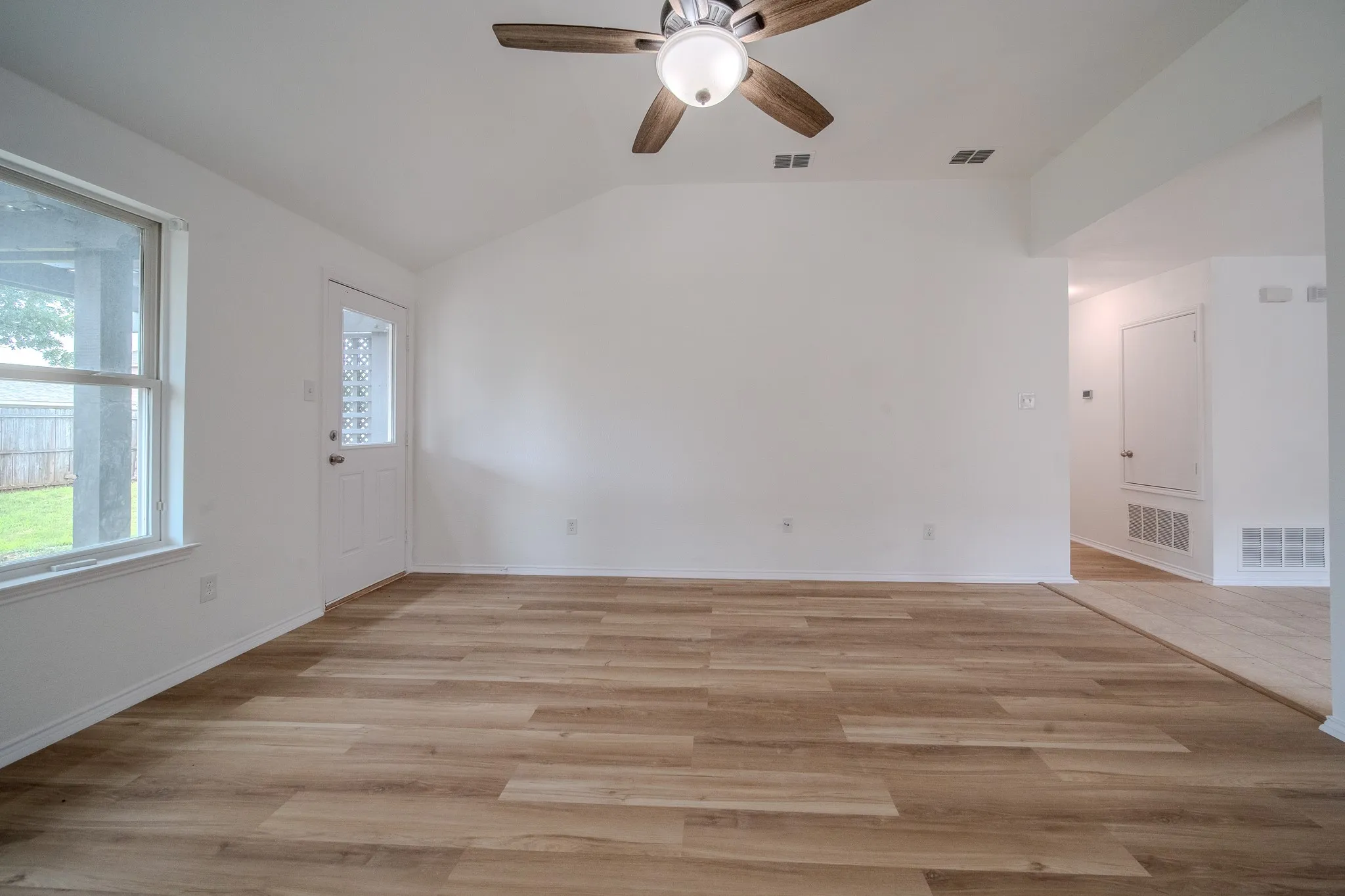 Single Family Residence For Rent in Collin County , 2037 Cedar Trail, Anna, Texas 75409, 4 Bedroom, 2 Bathroom, 2 Garage spaces, 1,817 Sqft, built in 2008, mls#21301706, Real Estate Agent in Anna, Homes For Rent in Collin county, Homes For Rent in Anna, Realtor in Anna Texas, Real Estate Brokerage Independent Realty Texas, Luminita Cordes Realtor