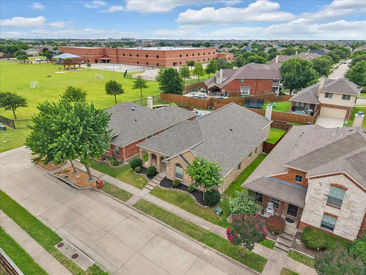 Single Family Residence For Sale in Collin County , 5905 Chisholm Trail, Mc Kinney, Texas 75070, 4 Bedroom, 2 Bathroom, 2 Garage spaces, 2,223 Sqft, built in 2008, mls#21301543, Real Estate Agent in Mc Kinney, Homes For Sale in Collin county, Homes For Sale in Mc Kinney, Realtor in Mc Kinney Texas, Real Estate Brokerage Independent Realty Texas, Luminita Cordes Realtor