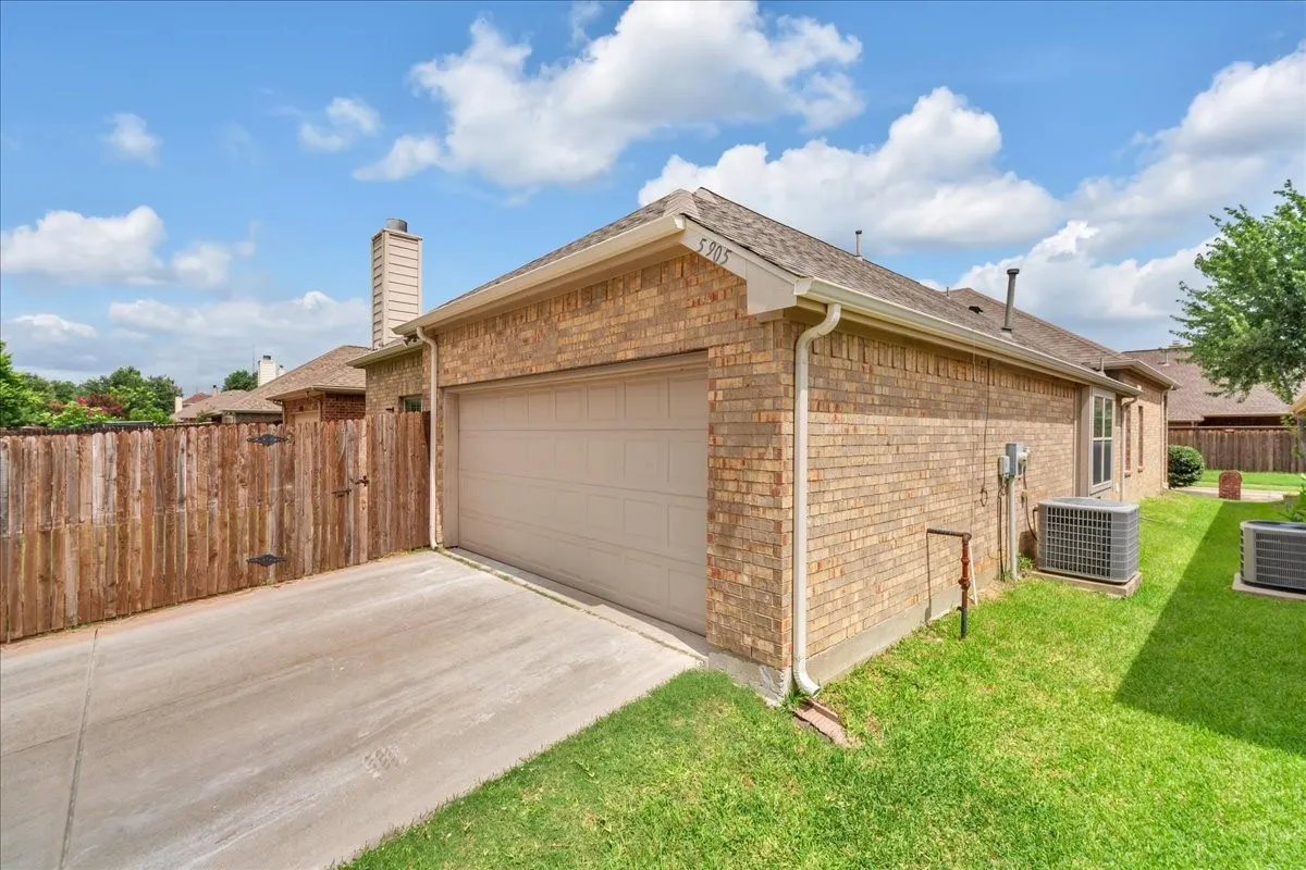 Single Family Residence For Sale in Collin County , 5905 Chisholm Trail, Mc Kinney, Texas 75070, 4 Bedroom, 2 Bathroom, 2 Garage spaces, 2,223 Sqft, built in 2008, mls#21301543, Real Estate Agent in Mc Kinney, Homes For Sale in Collin county, Homes For Sale in Mc Kinney, Realtor in Mc Kinney Texas, Real Estate Brokerage Independent Realty Texas, Luminita Cordes Realtor