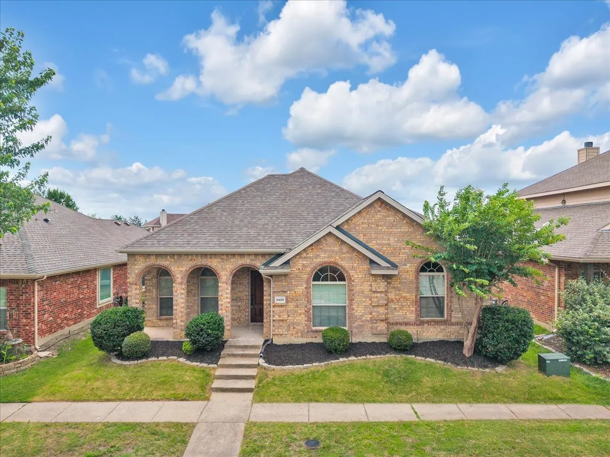 Single Family Residence For Sale in Collin County , 5905 Chisholm Trail, Mc Kinney, Texas 75070, 4 Bedroom, 2 Bathroom, 2 Garage spaces, 2,223 Sqft, built in 2008, mls#21301543, Real Estate Agent in Mc Kinney, Homes For Sale in Collin county, Homes For Sale in Mc Kinney, Realtor in Mc Kinney Texas, Real Estate Brokerage Independent Realty Texas, Luminita Cordes Realtor