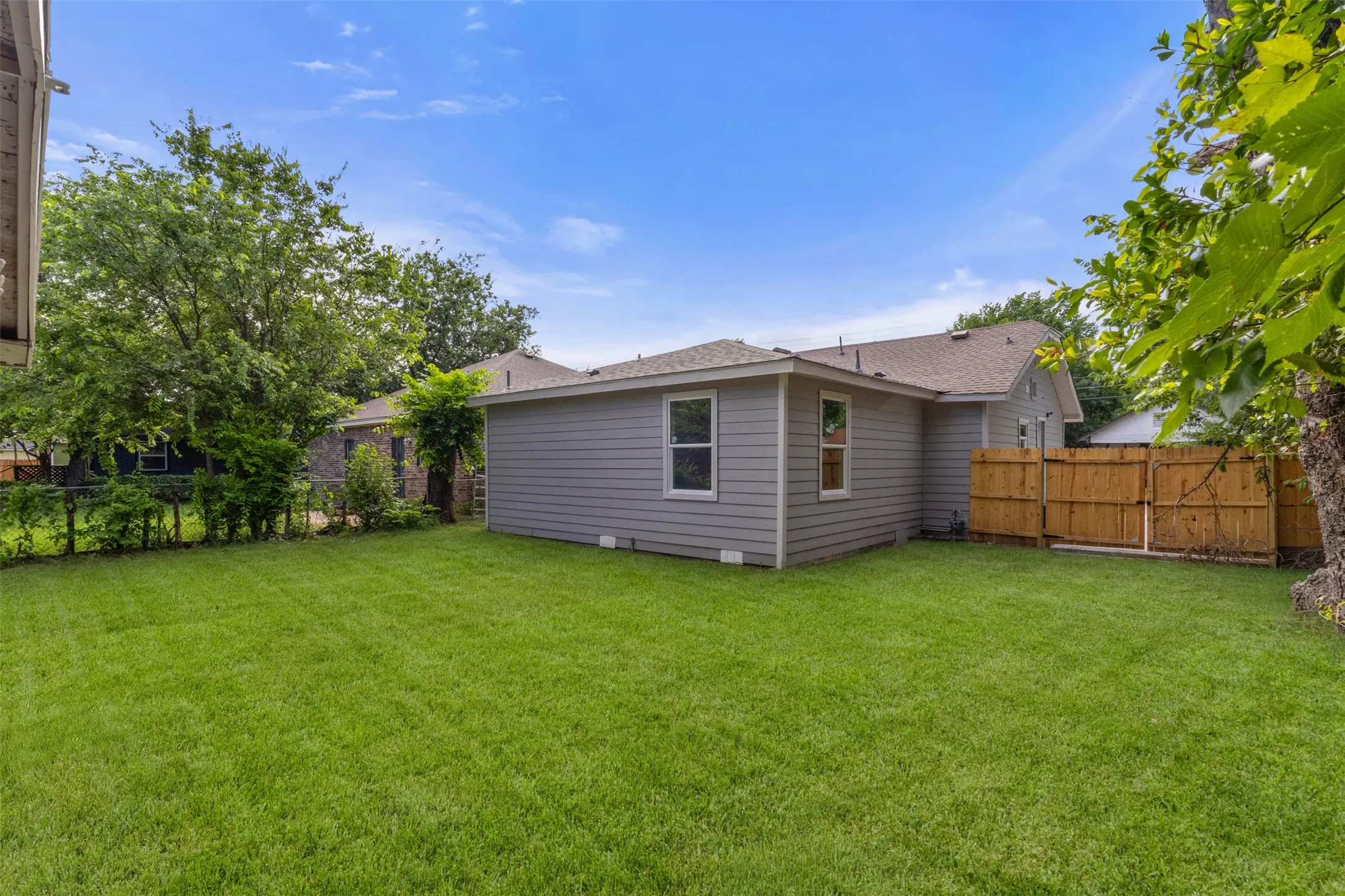 Single Family Residence For Sale in Dallas County , 4318 Jamaica Street, Dallas, Texas 75210, 3 Bedroom, 2 Bathroom, 1 Garage spaces, 1,214 Sqft, built in 1918, mls#21278478, Real Estate Agent in Dallas, Homes For Sale in Dallas county, Homes For Sale in Dallas, Realtor in Dallas Texas, Real Estate Brokerage Independent Realty Texas, Luminita Cordes Realtor