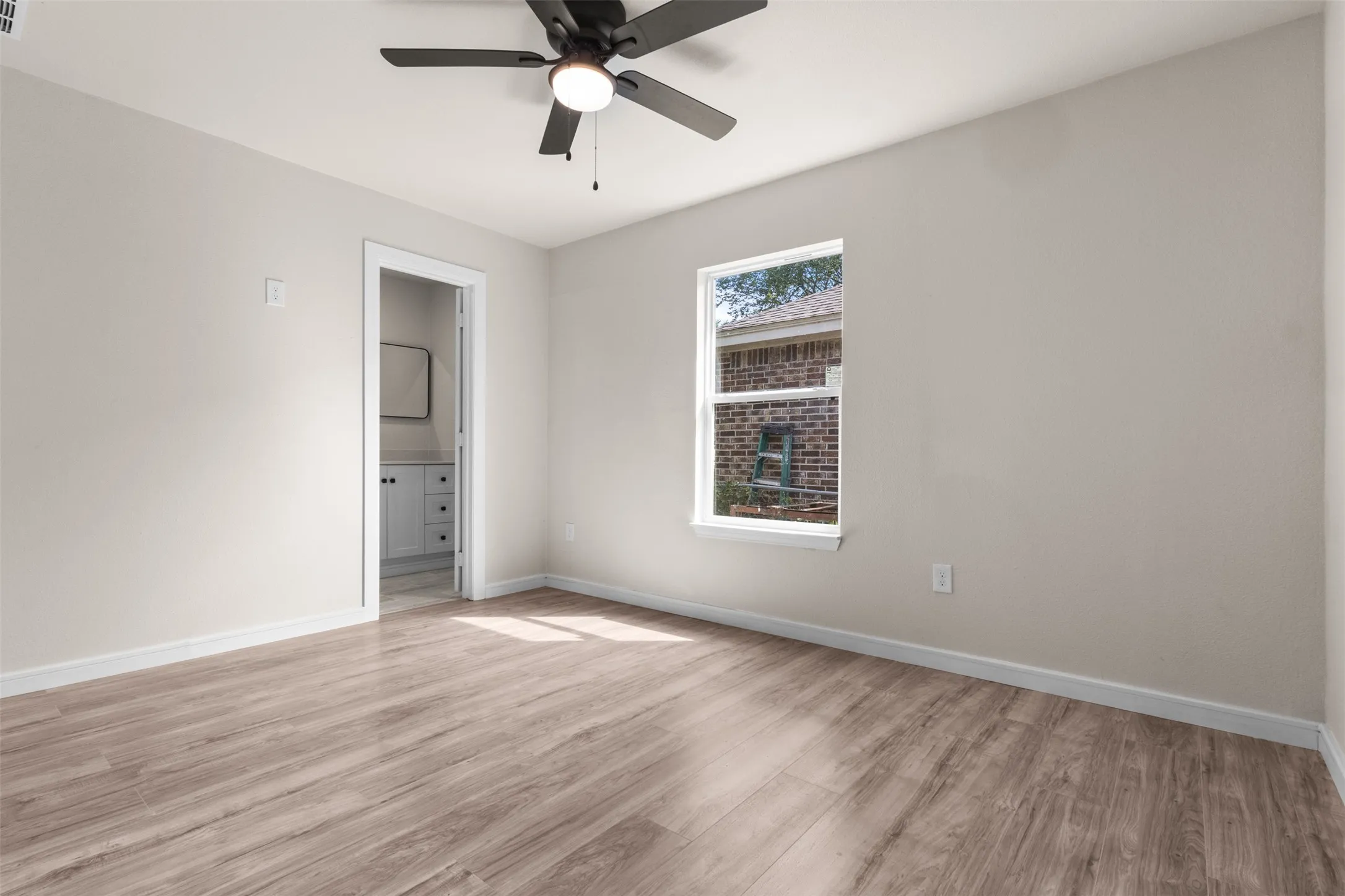 Single Family Residence For Sale in Dallas County , 4318 Jamaica Street, Dallas, Texas 75210, 3 Bedroom, 2 Bathroom, 1 Garage spaces, 1,214 Sqft, built in 1918, mls#21278478, Real Estate Agent in Dallas, Homes For Sale in Dallas county, Homes For Sale in Dallas, Realtor in Dallas Texas, Real Estate Brokerage Independent Realty Texas, Luminita Cordes Realtor
