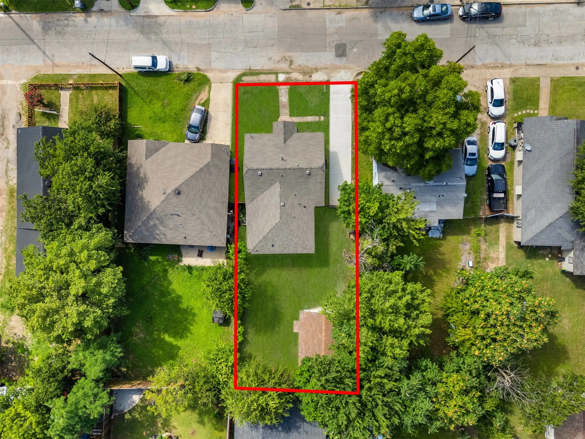 Aerial perspective highlighting the property boundaries