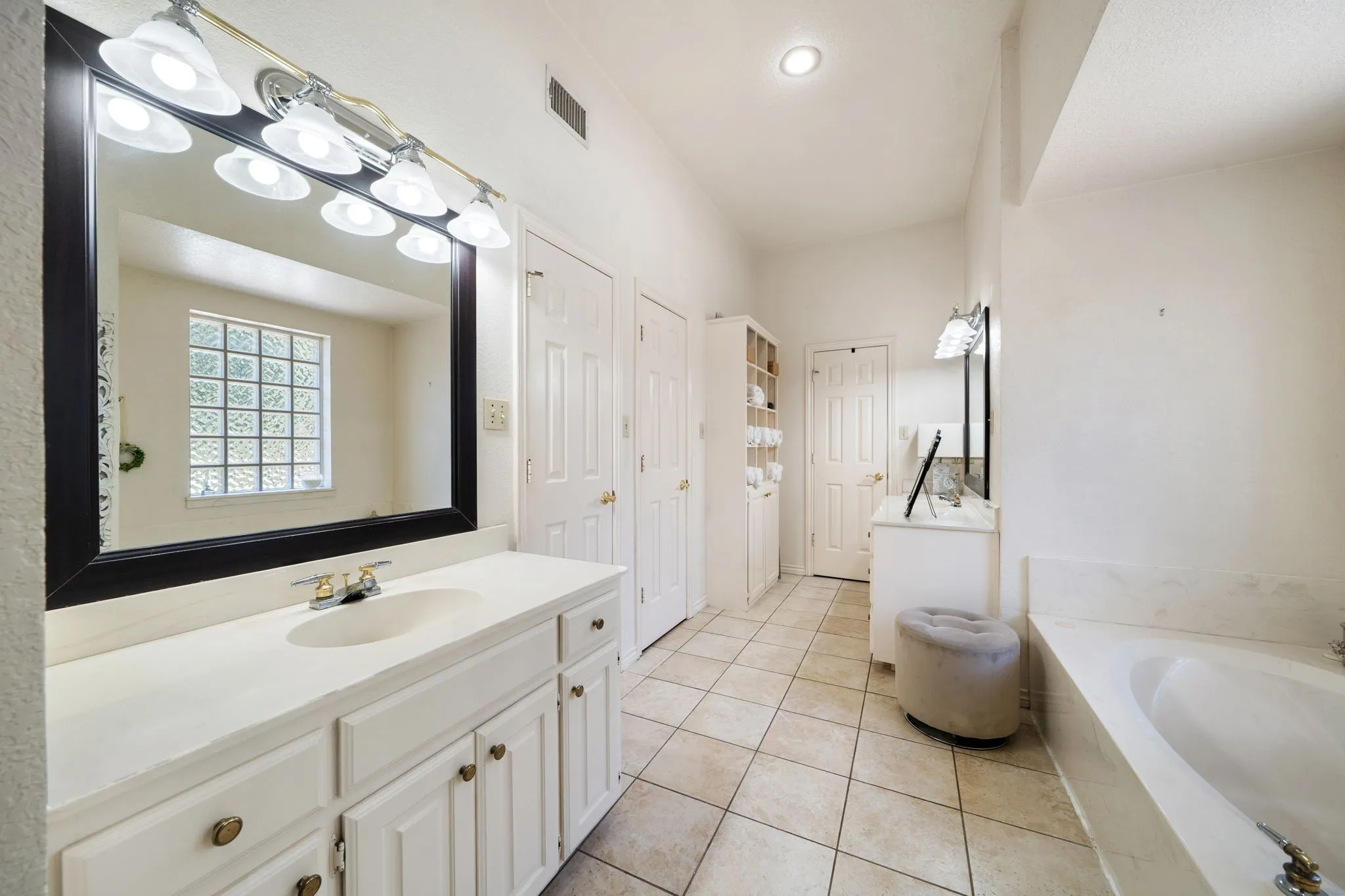 Single Family Residence For Sale in Denton County , 2530 Church Drive, Corinth, Texas 76210, 4 Bedrooms, 4 Bathrooms, 3 Garage spaces, 3,486 Sqft, built in 1995, Price $2,290,000, mls#21297897, Real Estate Agent in Corinth, Homes For Sale in Denton county, Homes For Sale in Corinth, Realtor in Corinth Texas, Real Estate Brokerage Independent Realty Texas, Luminita Cordes Realtor