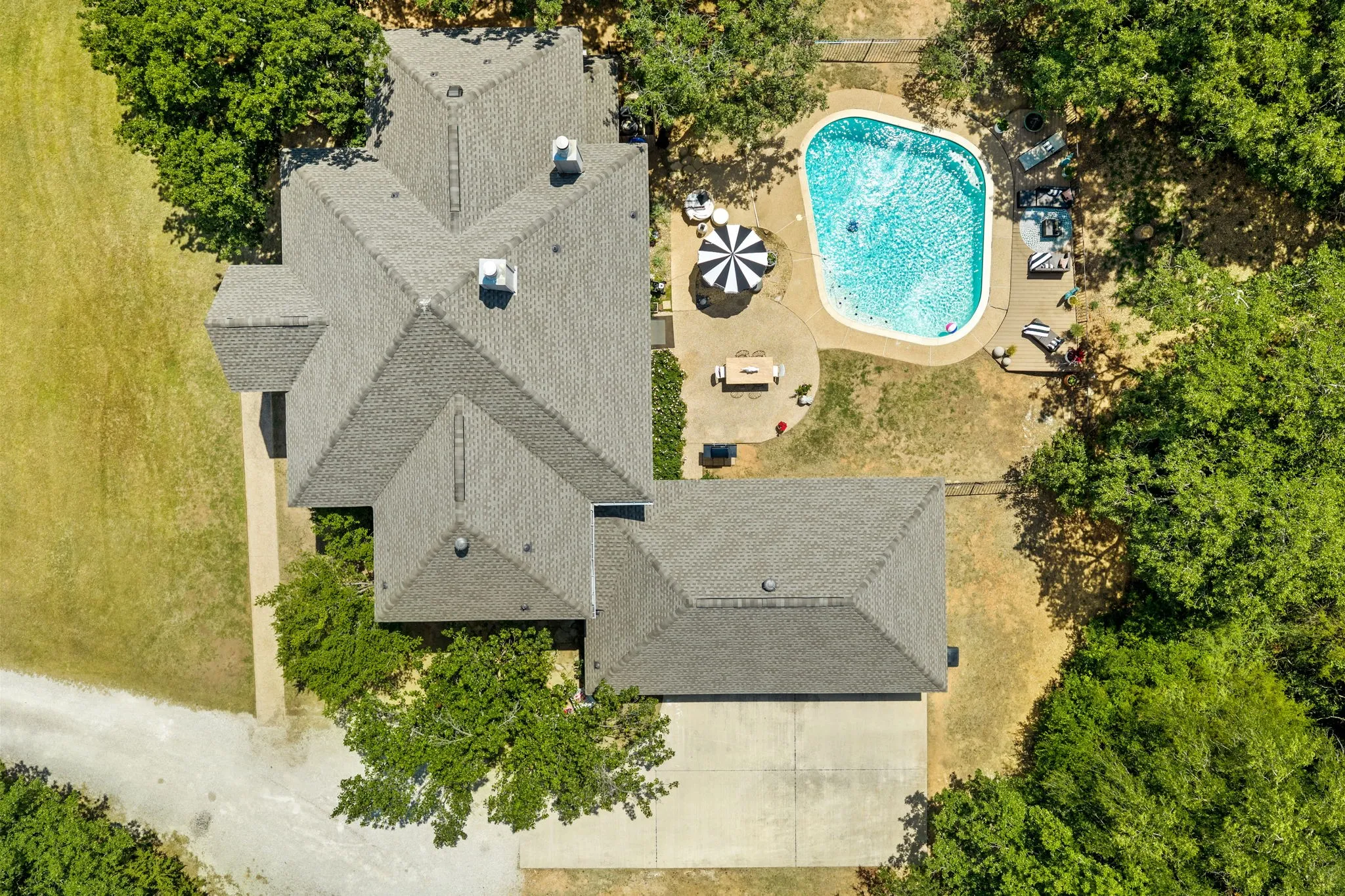 Single Family Residence For Sale in Denton County , 2530 Church Drive, Corinth, Texas 76210, 4 Bedrooms, 4 Bathrooms, 3 Garage spaces, 3,486 Sqft, built in 1995, Price $2,290,000, mls#21297897, Real Estate Agent in Corinth, Homes For Sale in Denton county, Homes For Sale in Corinth, Realtor in Corinth Texas, Real Estate Brokerage Independent Realty Texas, Luminita Cordes Realtor