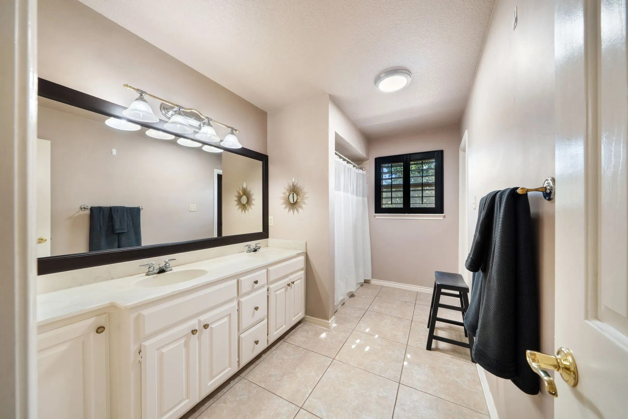 Single Family Residence For Sale in Denton County , 2530 Church Drive, Corinth, Texas 76210, 4 Bedrooms, 4 Bathrooms, 3 Garage spaces, 3,486 Sqft, built in 1995, Price $2,290,000, mls#21297897, Real Estate Agent in Corinth, Homes For Sale in Denton county, Homes For Sale in Corinth, Realtor in Corinth Texas, Real Estate Brokerage Independent Realty Texas, Luminita Cordes Realtor