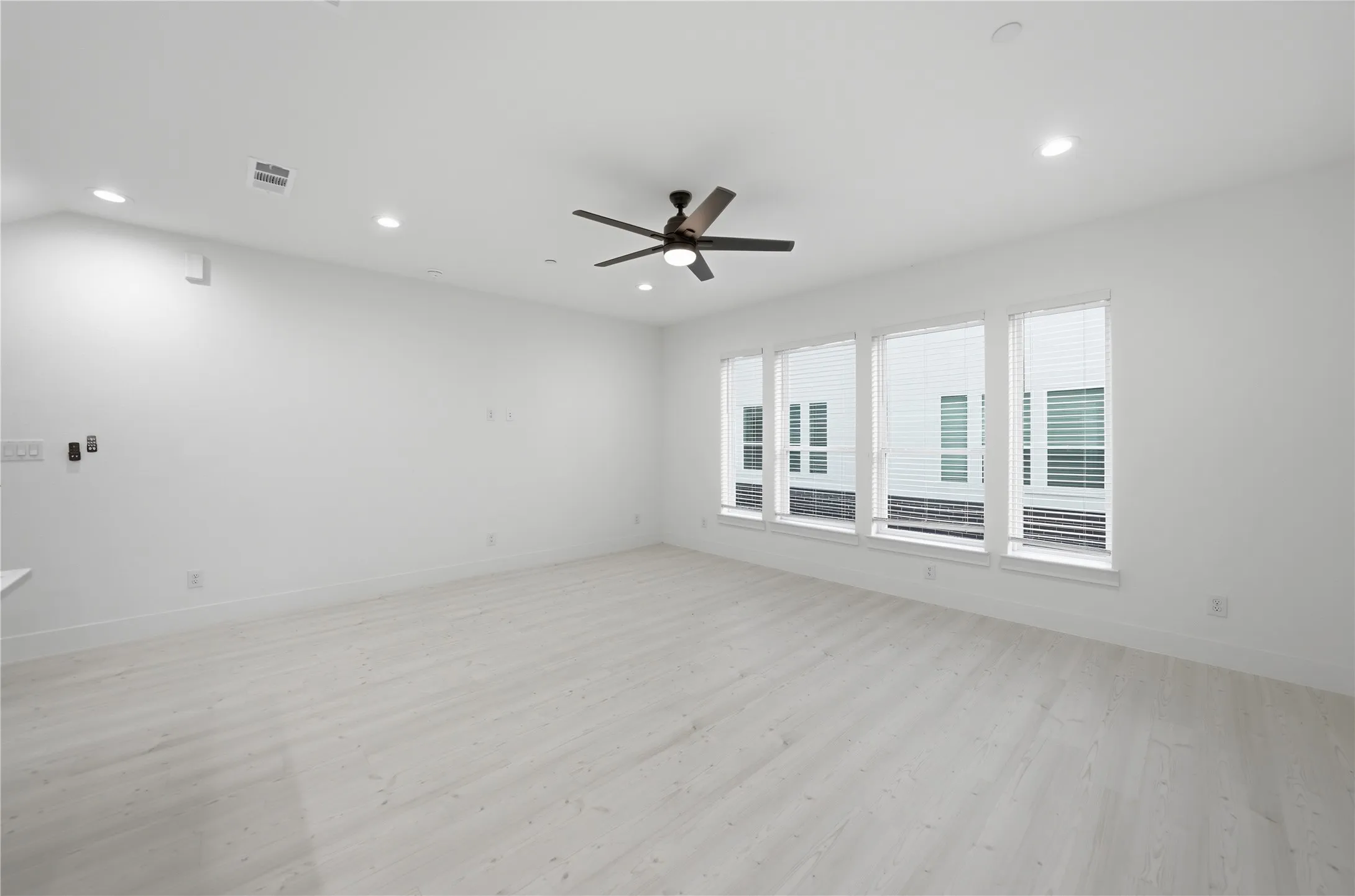 Townhouse For Rent in Dallas County , 7207 Mohawk Drive 106, Dallas, Texas 75235, 2 Bedroom, 3 Bathroom, 2 Garage spaces, 1,755 Sqft, built in 2024, mls#21301723, Real Estate Agent in Dallas, Homes For Rent in Dallas county, Homes For Rent in Dallas, Realtor in Dallas Texas, Real Estate Brokerage Independent Realty Texas, Luminita Cordes Realtor
