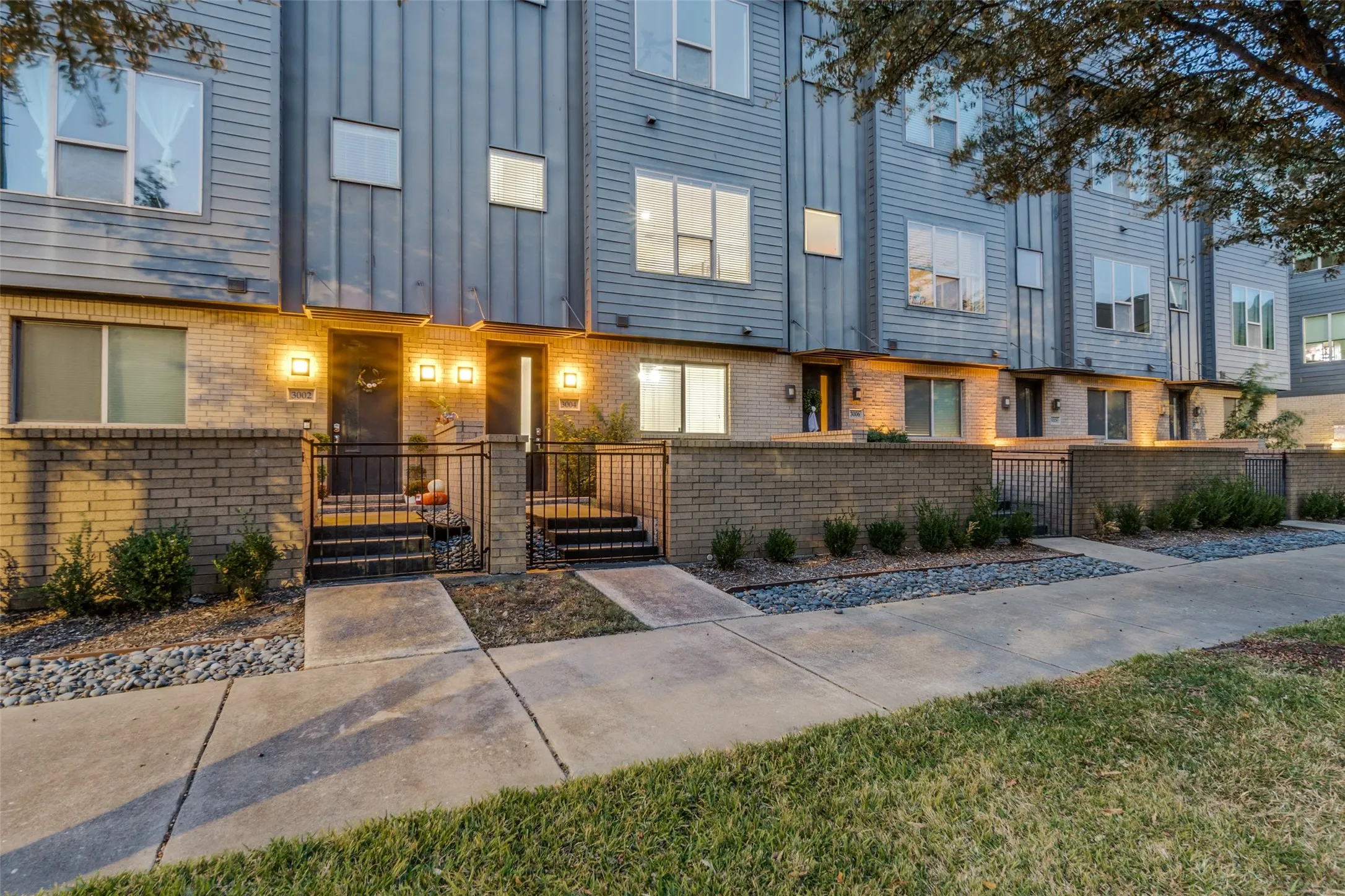 Townhouse For Sale in Dallas County , 3004 Zenia Drive, Dallas, Texas 75204, 3 Bedrooms, 3 Bathrooms, 2 Garage spaces, 1,909 Sqft, built in 2012, Price $499,000, mls#21300967, Real Estate Agent in Dallas, Homes For Sale in Dallas county, Homes For Sale in Dallas, Realtor in Dallas Texas, Real Estate Brokerage Independent Realty Texas, Luminita Cordes Realtor