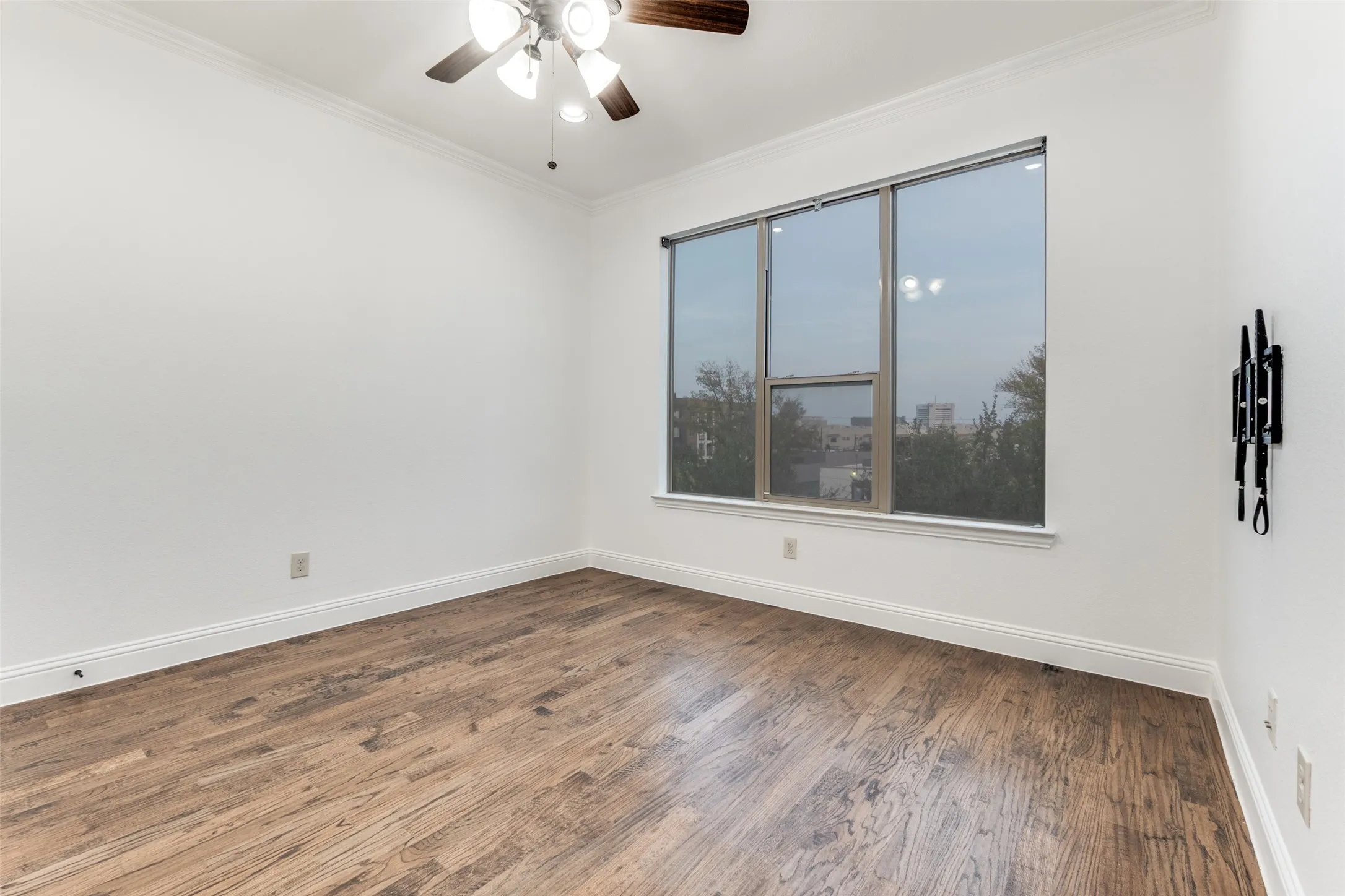 Townhouse For Sale in Dallas County , 3004 Zenia Drive, Dallas, Texas 75204, 3 Bedrooms, 3 Bathrooms, 2 Garage spaces, 1,909 Sqft, built in 2012, Price $499,000, mls#21300967, Real Estate Agent in Dallas, Homes For Sale in Dallas county, Homes For Sale in Dallas, Realtor in Dallas Texas, Real Estate Brokerage Independent Realty Texas, Luminita Cordes Realtor