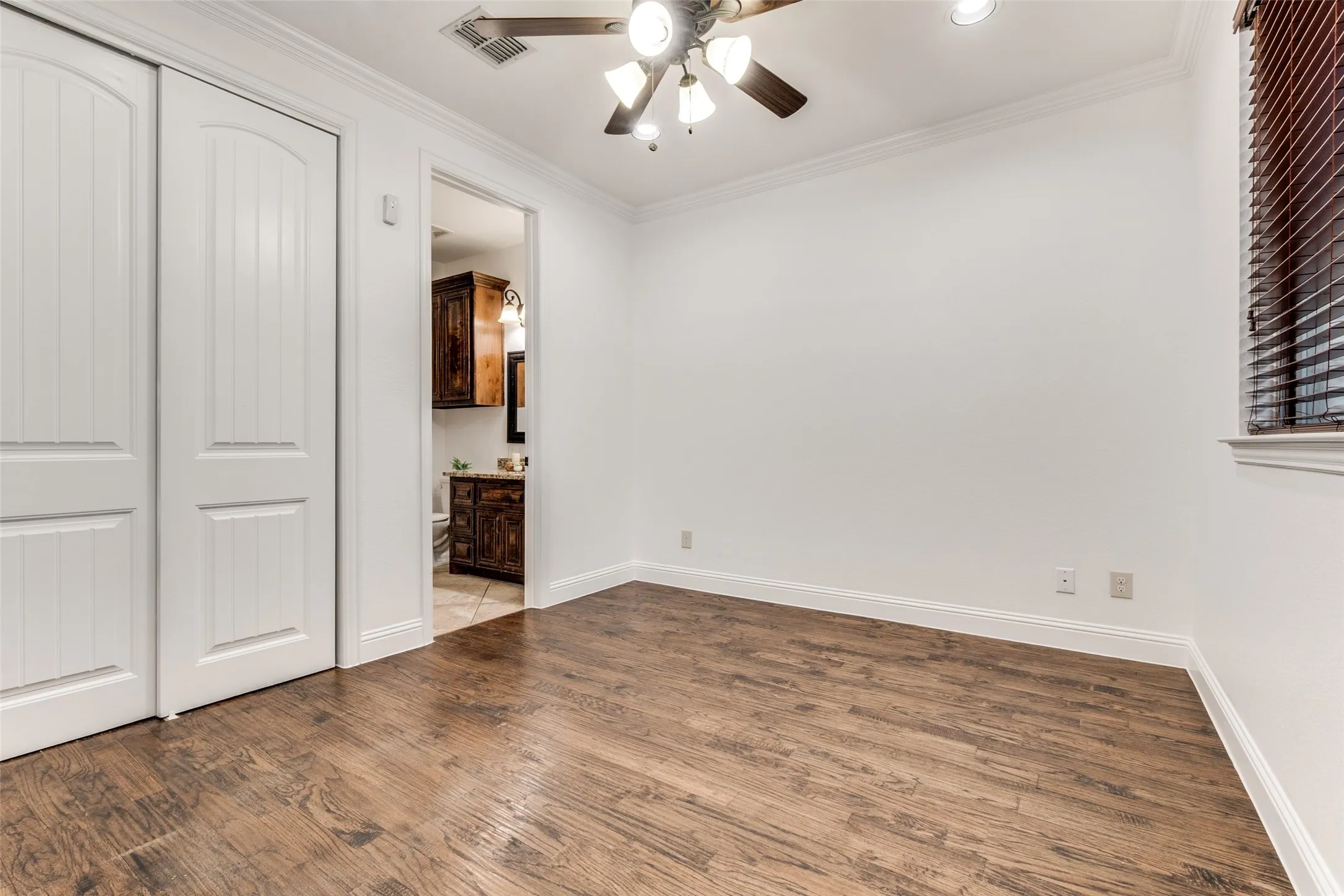 Townhouse For Sale in Dallas County , 3004 Zenia Drive, Dallas, Texas 75204, 3 Bedrooms, 3 Bathrooms, 2 Garage spaces, 1,909 Sqft, built in 2012, Price $499,000, mls#21300967, Real Estate Agent in Dallas, Homes For Sale in Dallas county, Homes For Sale in Dallas, Realtor in Dallas Texas, Real Estate Brokerage Independent Realty Texas, Luminita Cordes Realtor