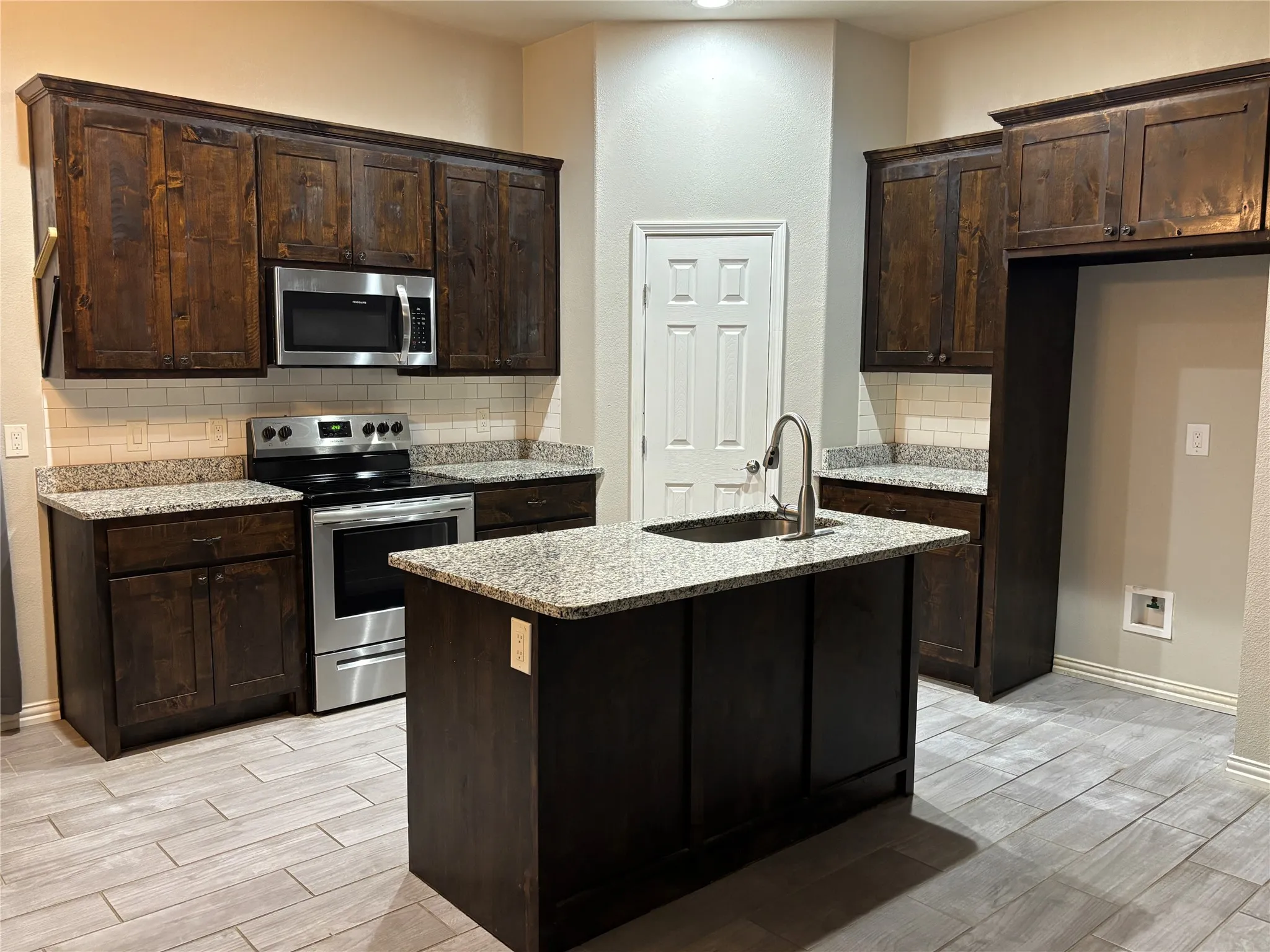 Single Family Residence For Sale in Parker County , 621 N Avenue B, Springtown, Texas 76082, 3 Bedroom, 2 Bathroom, 2 Garage spaces, 1,582 Sqft, built in 2019, mls#21301630, Real Estate Agent in Springtown, Homes For Sale in Parker county, Homes For Sale in Springtown, Realtor in Springtown Texas, Real Estate Brokerage Independent Realty Texas, Luminita Cordes Realtor