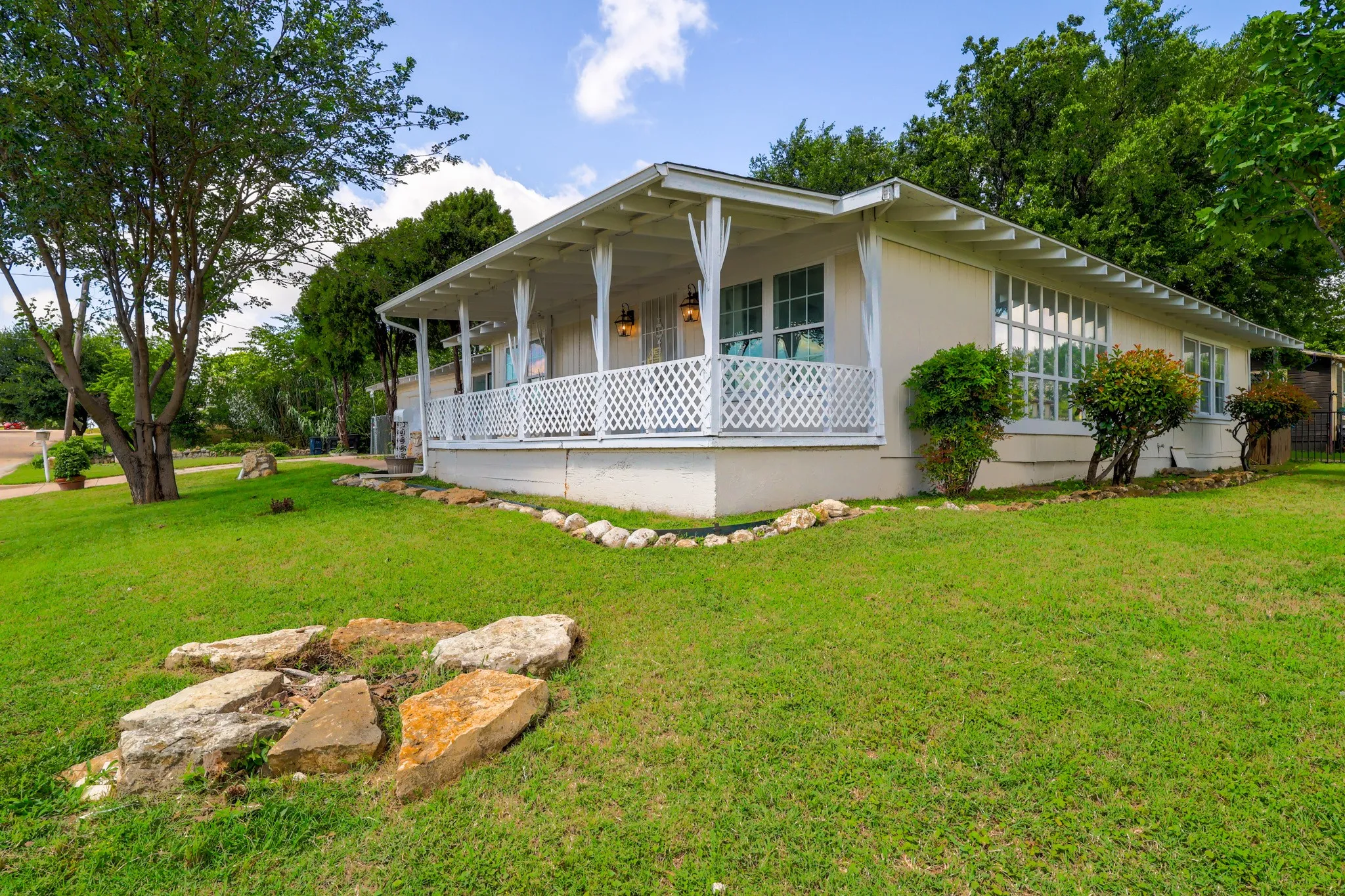 Single Family Residence For Sale in Tarrant County , 3500 New York Avenue, Fort Worth, Texas 76110, 3 Bedroom, 2 Bathroom, 2 Garage spaces, 1,892 Sqft, built in 1958, mls#21293868, Real Estate Agent in Fort Worth, Homes For Sale in Tarrant county, Homes For Sale in Fort Worth, Realtor in Fort Worth Texas, Real Estate Brokerage Independent Realty Texas, Luminita Cordes Realtor