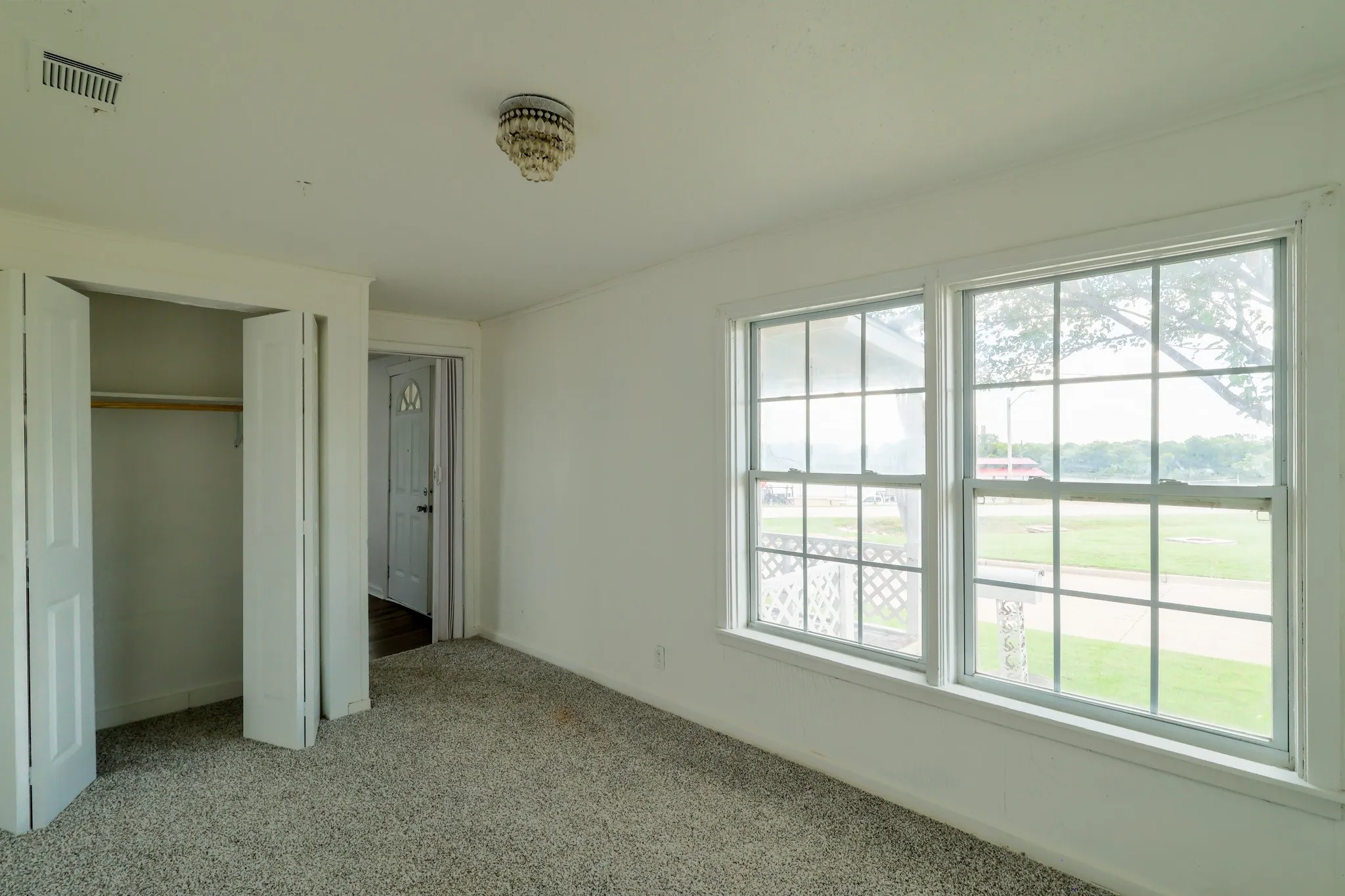 Versatile space for a bedroom or home office