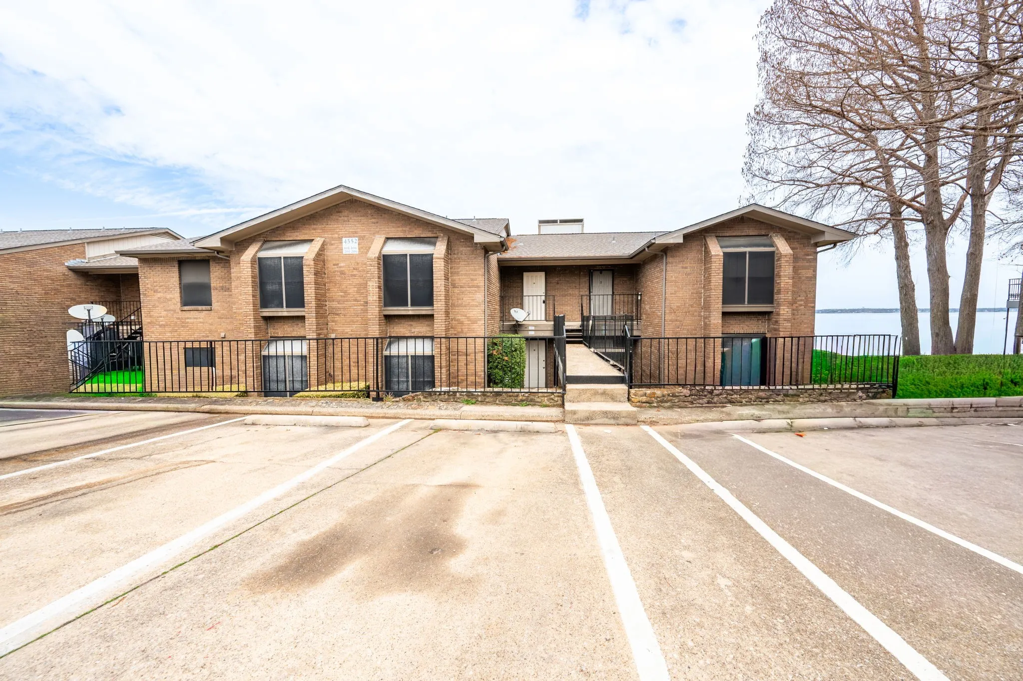Condominium For Rent in Dallas County , 4552 Chaha Road 205, Garland, Texas 75043, 2 Bedroom, 2 Bathroom, Garage spaces, 943 Sqft, built in 1981, mls#21301751, Real Estate Agent in Garland, Homes For Rent in Dallas county, Homes For Rent in Garland, Realtor in Garland Texas, Real Estate Brokerage Independent Realty Texas, Luminita Cordes Realtor
