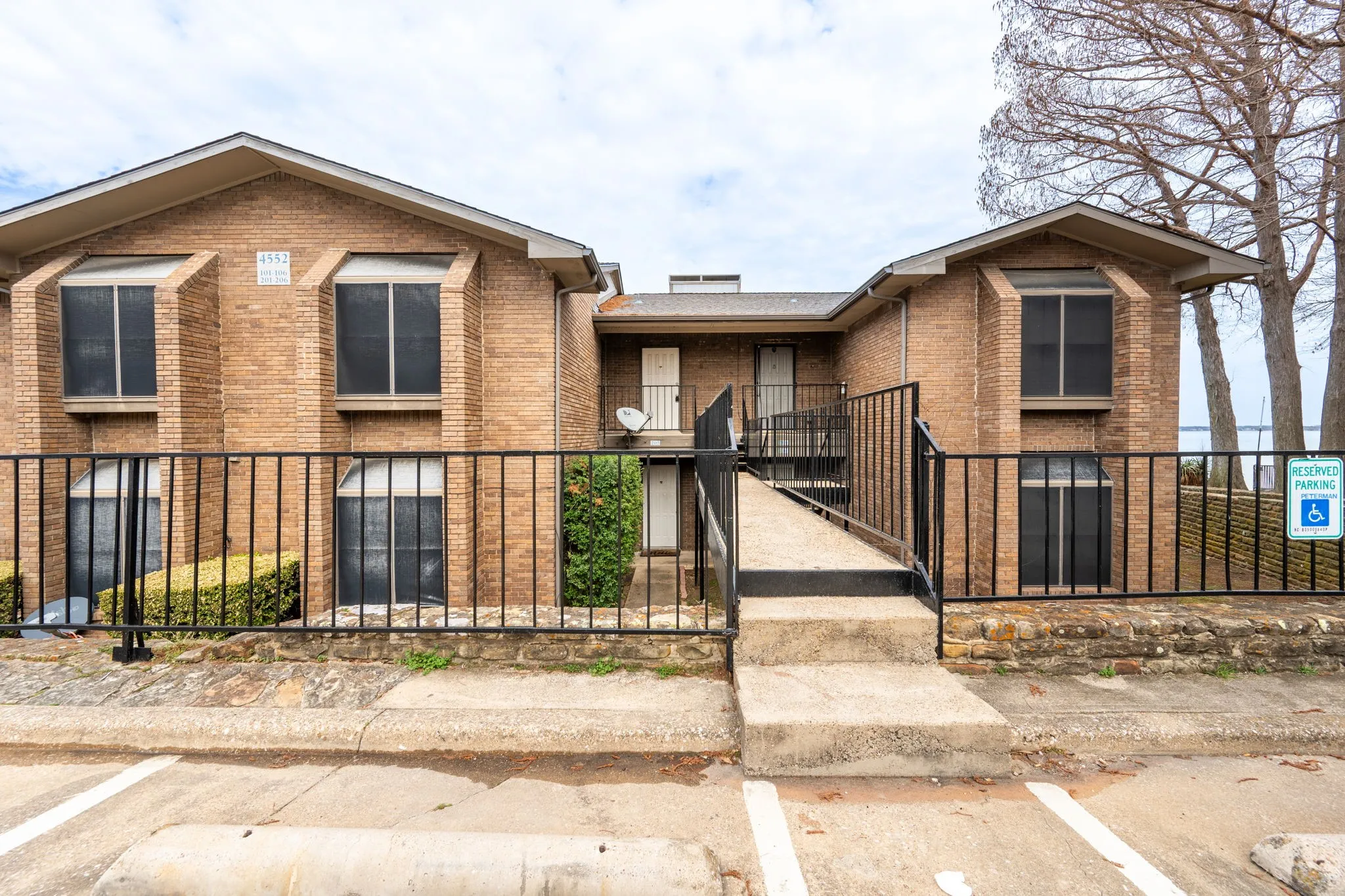 Condominium For Rent in Dallas County , 4552 Chaha Road 205, Garland, Texas 75043, 2 Bedroom, 2 Bathroom, Garage spaces, 943 Sqft, built in 1981, mls#21301751, Real Estate Agent in Garland, Homes For Rent in Dallas county, Homes For Rent in Garland, Realtor in Garland Texas, Real Estate Brokerage Independent Realty Texas, Luminita Cordes Realtor