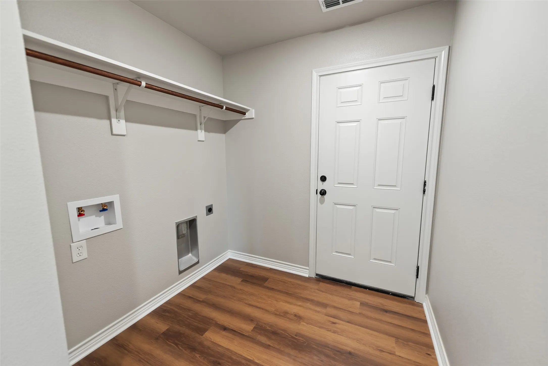 Utility room & garage entrance
