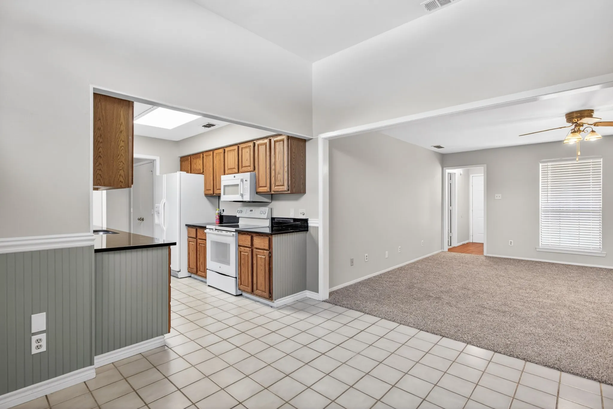 Single Family Residence For Rent in Denton County , 5301 Tartan Circle, Denton, Texas 76208, 3 Bedroom, 2 Bathroom, 2 Garage spaces, 1,568 Sqft, built in 1992, mls#21299977, Real Estate Agent in Denton, Homes For Rent in Denton county, Homes For Rent in Denton, Realtor in Denton Texas, Real Estate Brokerage Independent Realty Texas, Luminita Cordes Realtor