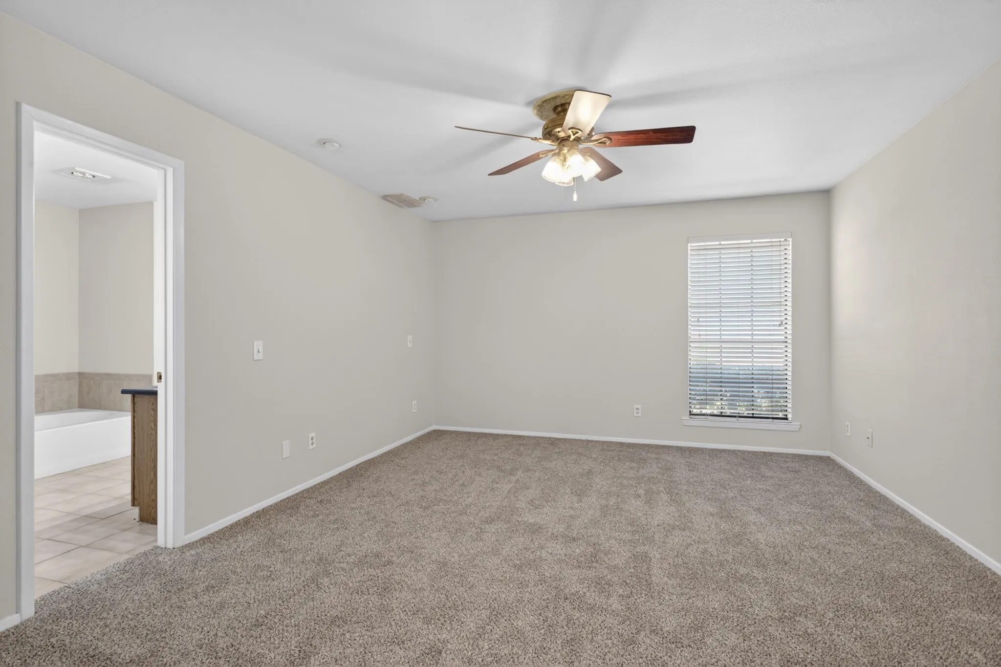 Single Family Residence For Rent in Denton County , 5301 Tartan Circle, Denton, Texas 76208, 3 Bedroom, 2 Bathroom, 2 Garage spaces, 1,568 Sqft, built in 1992, mls#21299977, Real Estate Agent in Denton, Homes For Rent in Denton county, Homes For Rent in Denton, Realtor in Denton Texas, Real Estate Brokerage Independent Realty Texas, Luminita Cordes Realtor