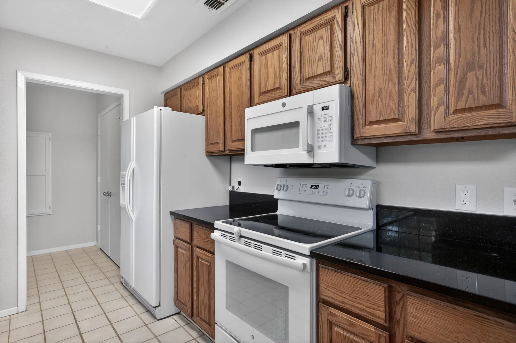 Single Family Residence For Rent in Denton County , 5301 Tartan Circle, Denton, Texas 76208, 3 Bedroom, 2 Bathroom, 2 Garage spaces, 1,568 Sqft, built in 1992, mls#21299977, Real Estate Agent in Denton, Homes For Rent in Denton county, Homes For Rent in Denton, Realtor in Denton Texas, Real Estate Brokerage Independent Realty Texas, Luminita Cordes Realtor