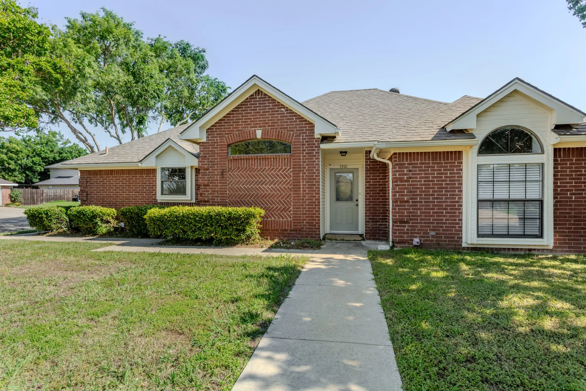 Single Family Residence For Rent in Denton County , 5301 Tartan Circle, Denton, Texas 76208, 3 Bedroom, 2 Bathroom, 2 Garage spaces, 1,568 Sqft, built in 1992, mls#21299977, Real Estate Agent in Denton, Homes For Rent in Denton county, Homes For Rent in Denton, Realtor in Denton Texas, Real Estate Brokerage Independent Realty Texas, Luminita Cordes Realtor
