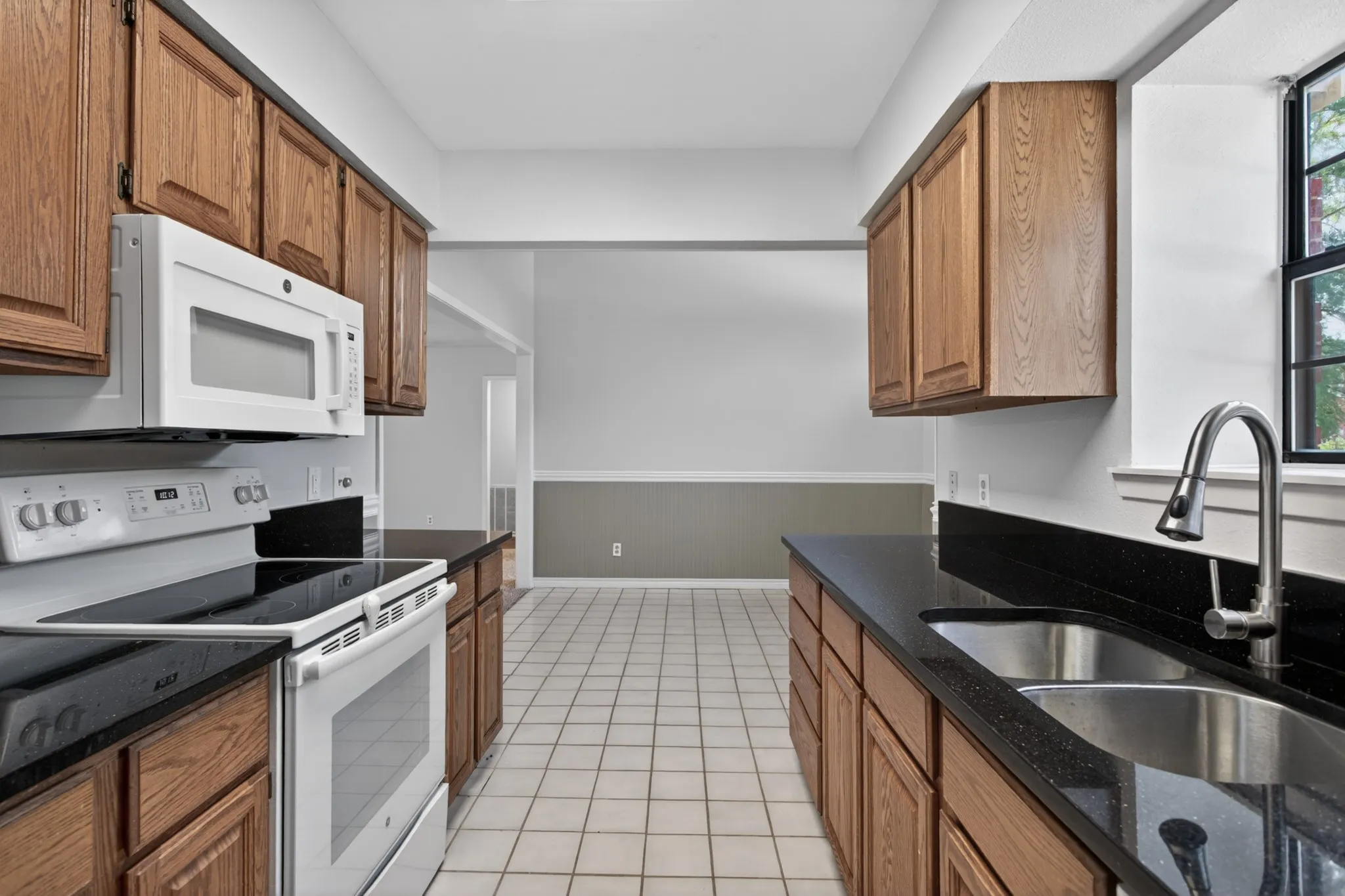 Single Family Residence For Rent in Denton County , 5301 Tartan Circle, Denton, Texas 76208, 3 Bedroom, 2 Bathroom, 2 Garage spaces, 1,568 Sqft, built in 1992, mls#21299977, Real Estate Agent in Denton, Homes For Rent in Denton county, Homes For Rent in Denton, Realtor in Denton Texas, Real Estate Brokerage Independent Realty Texas, Luminita Cordes Realtor