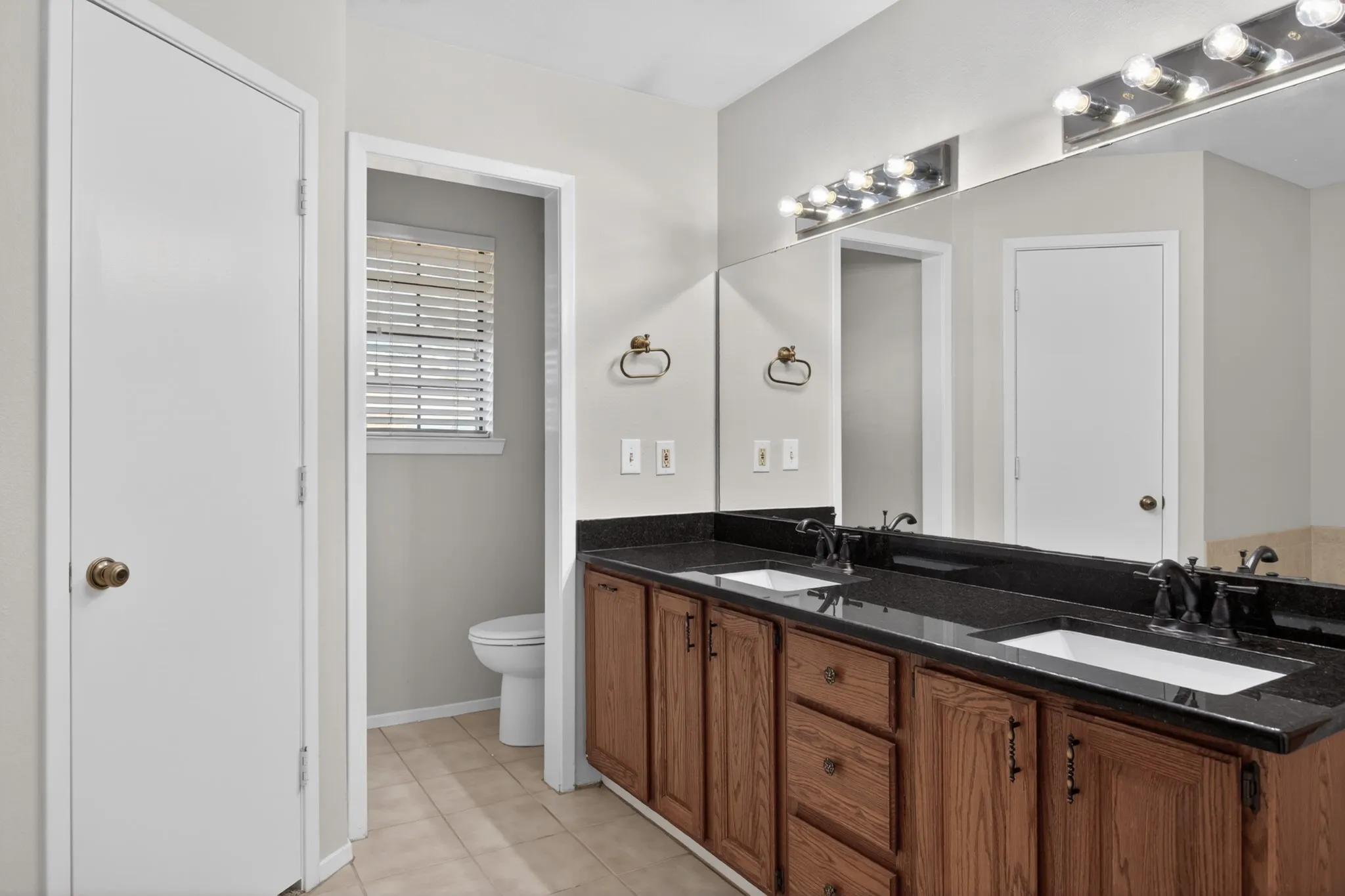 Single Family Residence For Rent in Denton County , 5301 Tartan Circle, Denton, Texas 76208, 3 Bedroom, 2 Bathroom, 2 Garage spaces, 1,568 Sqft, built in 1992, mls#21299977, Real Estate Agent in Denton, Homes For Rent in Denton county, Homes For Rent in Denton, Realtor in Denton Texas, Real Estate Brokerage Independent Realty Texas, Luminita Cordes Realtor