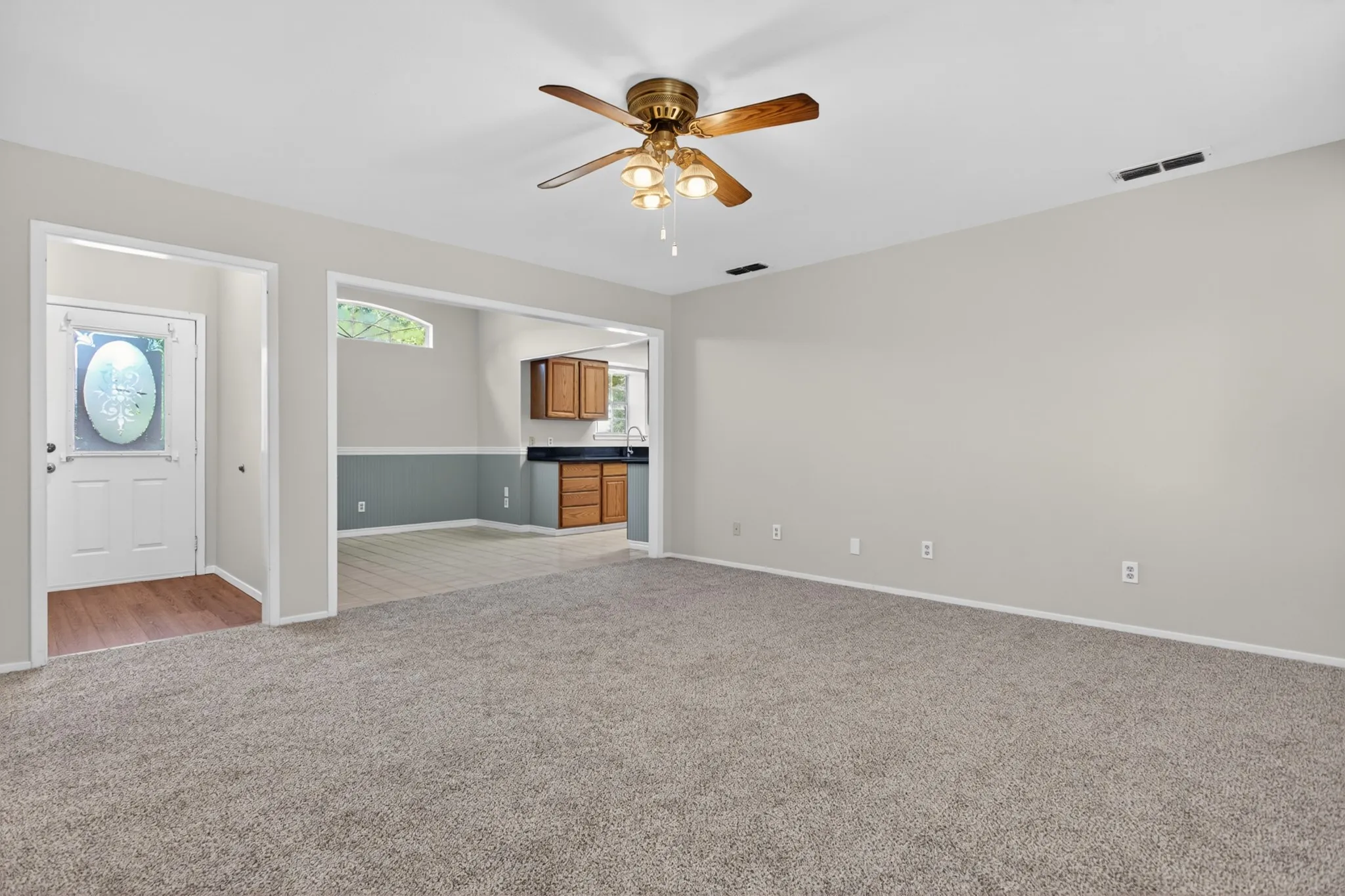 Single Family Residence For Rent in Denton County , 5301 Tartan Circle, Denton, Texas 76208, 3 Bedroom, 2 Bathroom, 2 Garage spaces, 1,568 Sqft, built in 1992, mls#21299977, Real Estate Agent in Denton, Homes For Rent in Denton county, Homes For Rent in Denton, Realtor in Denton Texas, Real Estate Brokerage Independent Realty Texas, Luminita Cordes Realtor