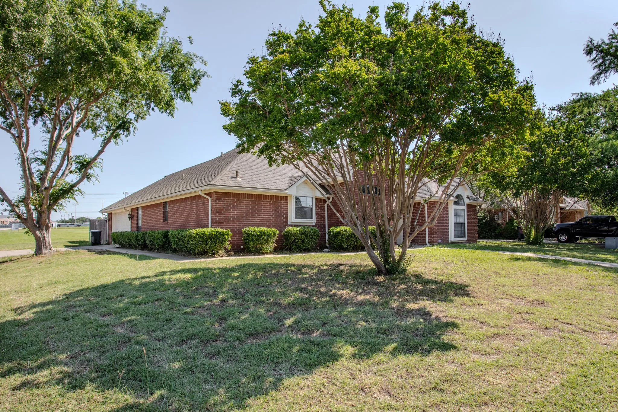 Single Family Residence For Rent in Denton County , 5301 Tartan Circle, Denton, Texas 76208, 3 Bedroom, 2 Bathroom, 2 Garage spaces, 1,568 Sqft, built in 1992, mls#21299977, Real Estate Agent in Denton, Homes For Rent in Denton county, Homes For Rent in Denton, Realtor in Denton Texas, Real Estate Brokerage Independent Realty Texas, Luminita Cordes Realtor