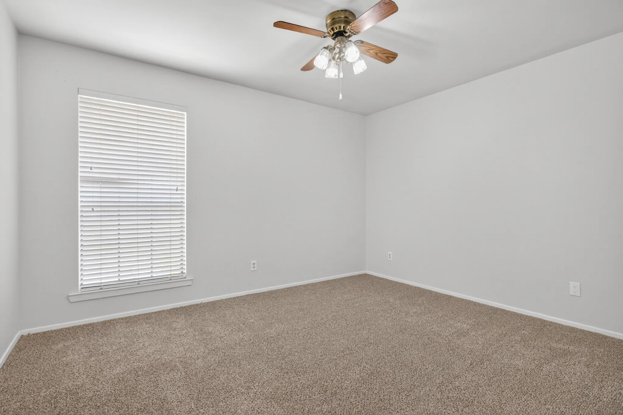 Single Family Residence For Rent in Denton County , 5301 Tartan Circle, Denton, Texas 76208, 3 Bedroom, 2 Bathroom, 2 Garage spaces, 1,568 Sqft, built in 1992, mls#21299977, Real Estate Agent in Denton, Homes For Rent in Denton county, Homes For Rent in Denton, Realtor in Denton Texas, Real Estate Brokerage Independent Realty Texas, Luminita Cordes Realtor