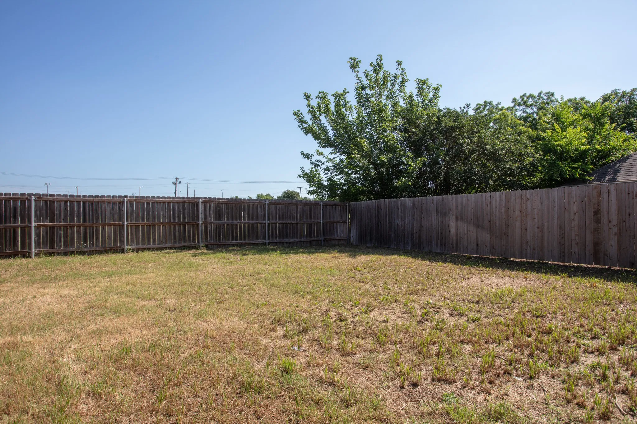 Single Family Residence For Rent in Denton County , 5301 Tartan Circle, Denton, Texas 76208, 3 Bedroom, 2 Bathroom, 2 Garage spaces, 1,568 Sqft, built in 1992, mls#21299977, Real Estate Agent in Denton, Homes For Rent in Denton county, Homes For Rent in Denton, Realtor in Denton Texas, Real Estate Brokerage Independent Realty Texas, Luminita Cordes Realtor