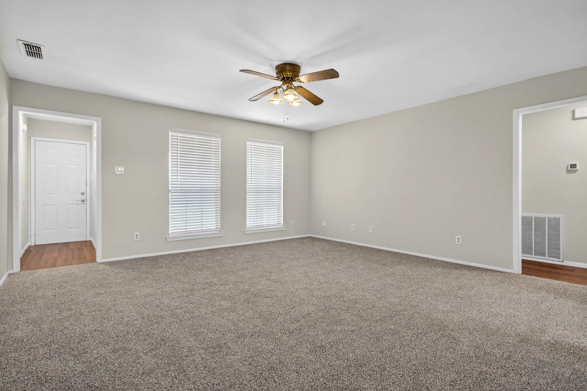 Single Family Residence For Rent in Denton County , 5301 Tartan Circle, Denton, Texas 76208, 3 Bedroom, 2 Bathroom, 2 Garage spaces, 1,568 Sqft, built in 1992, mls#21299977, Real Estate Agent in Denton, Homes For Rent in Denton county, Homes For Rent in Denton, Realtor in Denton Texas, Real Estate Brokerage Independent Realty Texas, Luminita Cordes Realtor