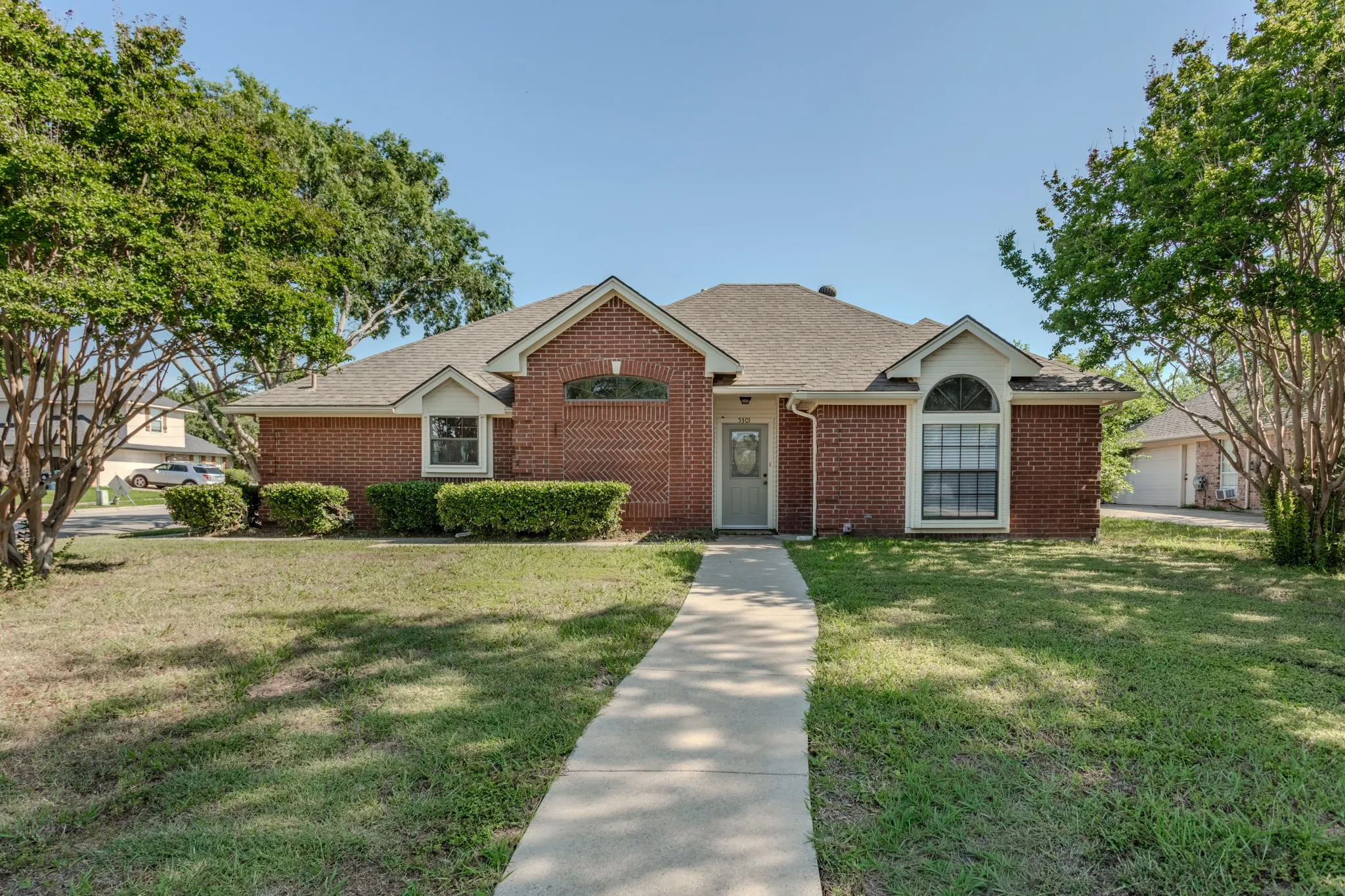 Single Family Residence For Rent in Denton County , 5301 Tartan Circle, Denton, Texas 76208, 3 Bedroom, 2 Bathroom, 2 Garage spaces, 1,568 Sqft, built in 1992, mls#21299977, Real Estate Agent in Denton, Homes For Rent in Denton county, Homes For Rent in Denton, Realtor in Denton Texas, Real Estate Brokerage Independent Realty Texas, Luminita Cordes Realtor