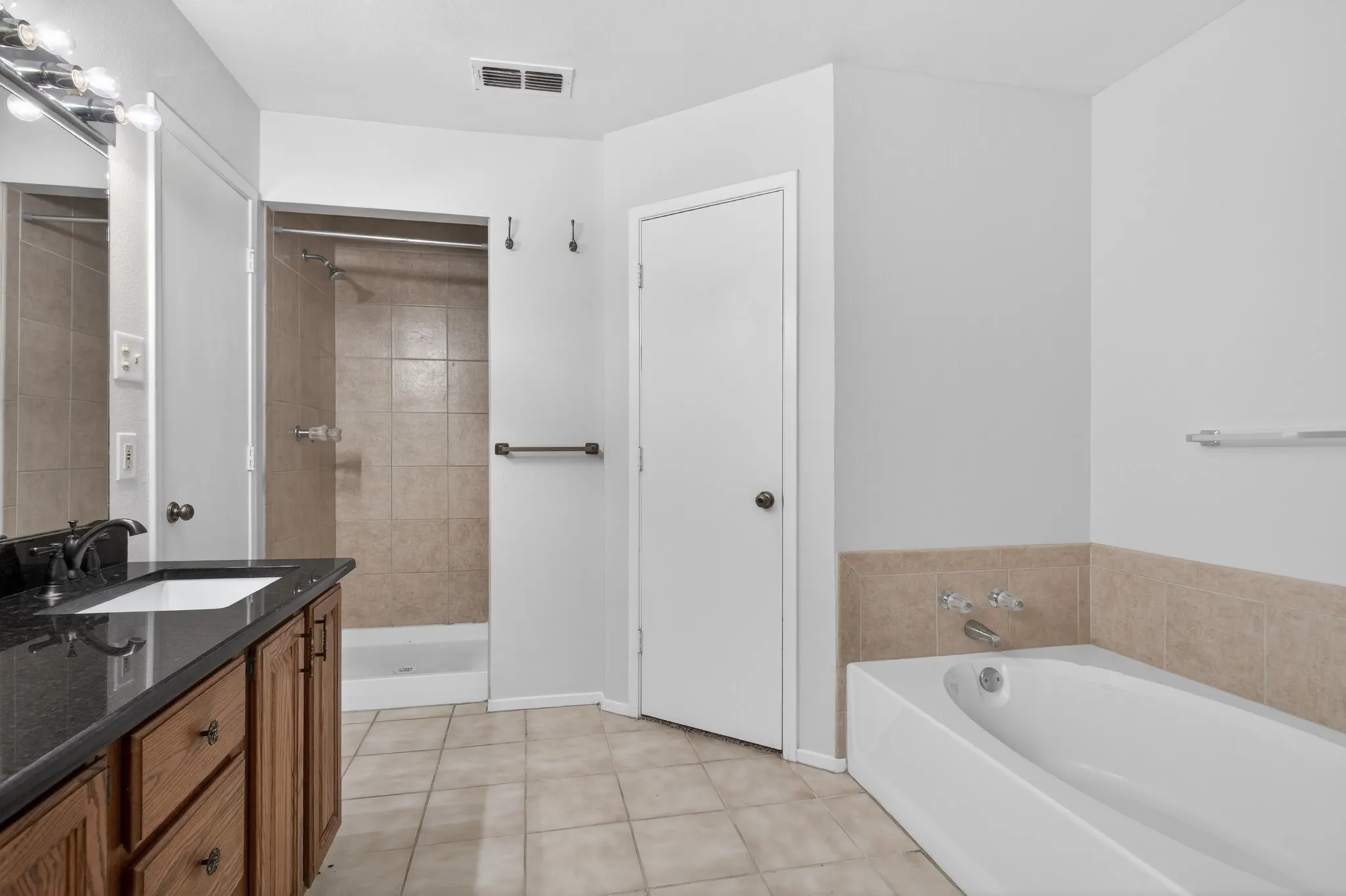 Single Family Residence For Rent in Denton County , 5301 Tartan Circle, Denton, Texas 76208, 3 Bedroom, 2 Bathroom, 2 Garage spaces, 1,568 Sqft, built in 1992, mls#21299977, Real Estate Agent in Denton, Homes For Rent in Denton county, Homes For Rent in Denton, Realtor in Denton Texas, Real Estate Brokerage Independent Realty Texas, Luminita Cordes Realtor