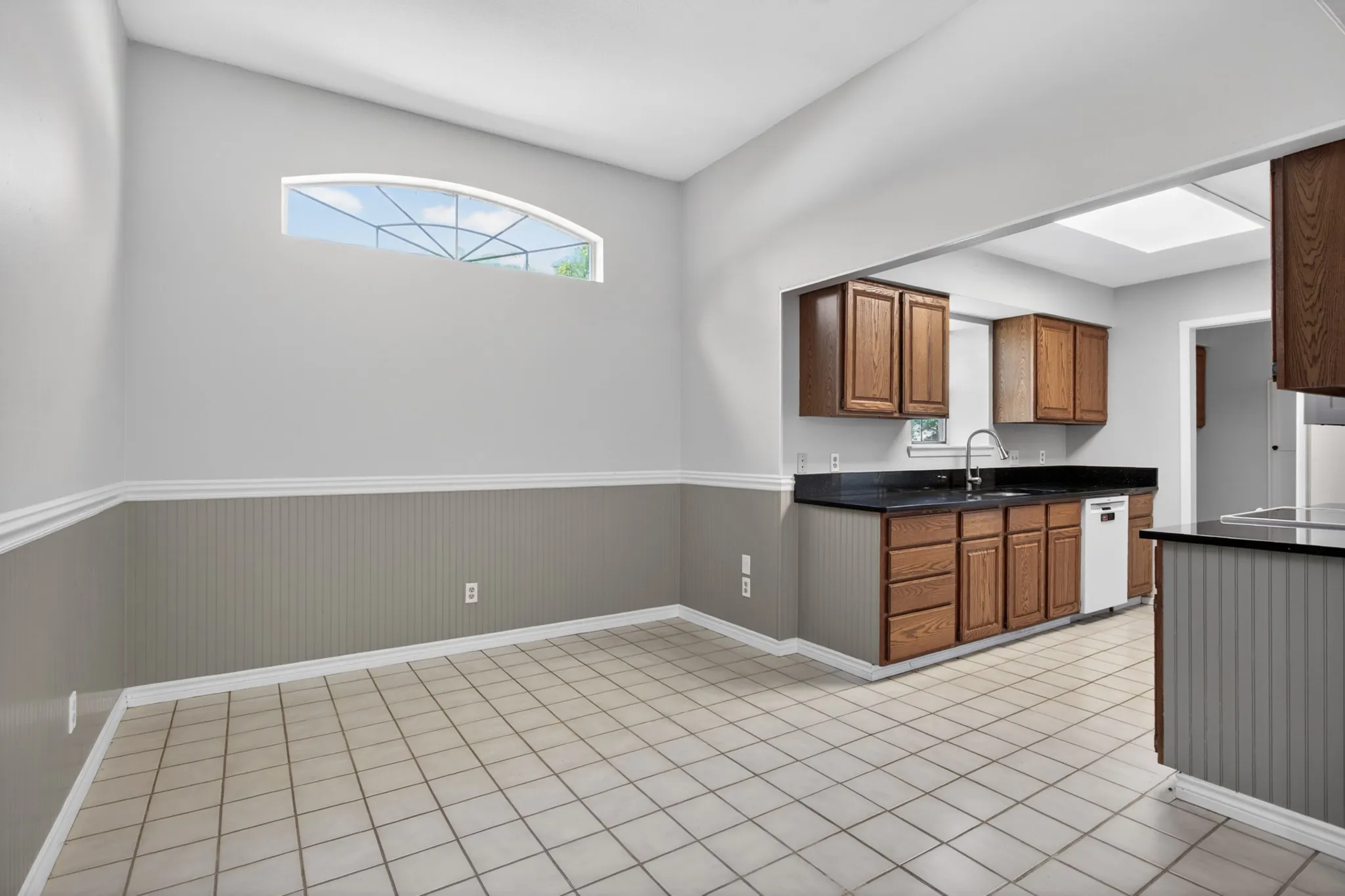 Single Family Residence For Rent in Denton County , 5301 Tartan Circle, Denton, Texas 76208, 3 Bedroom, 2 Bathroom, 2 Garage spaces, 1,568 Sqft, built in 1992, mls#21299977, Real Estate Agent in Denton, Homes For Rent in Denton county, Homes For Rent in Denton, Realtor in Denton Texas, Real Estate Brokerage Independent Realty Texas, Luminita Cordes Realtor
