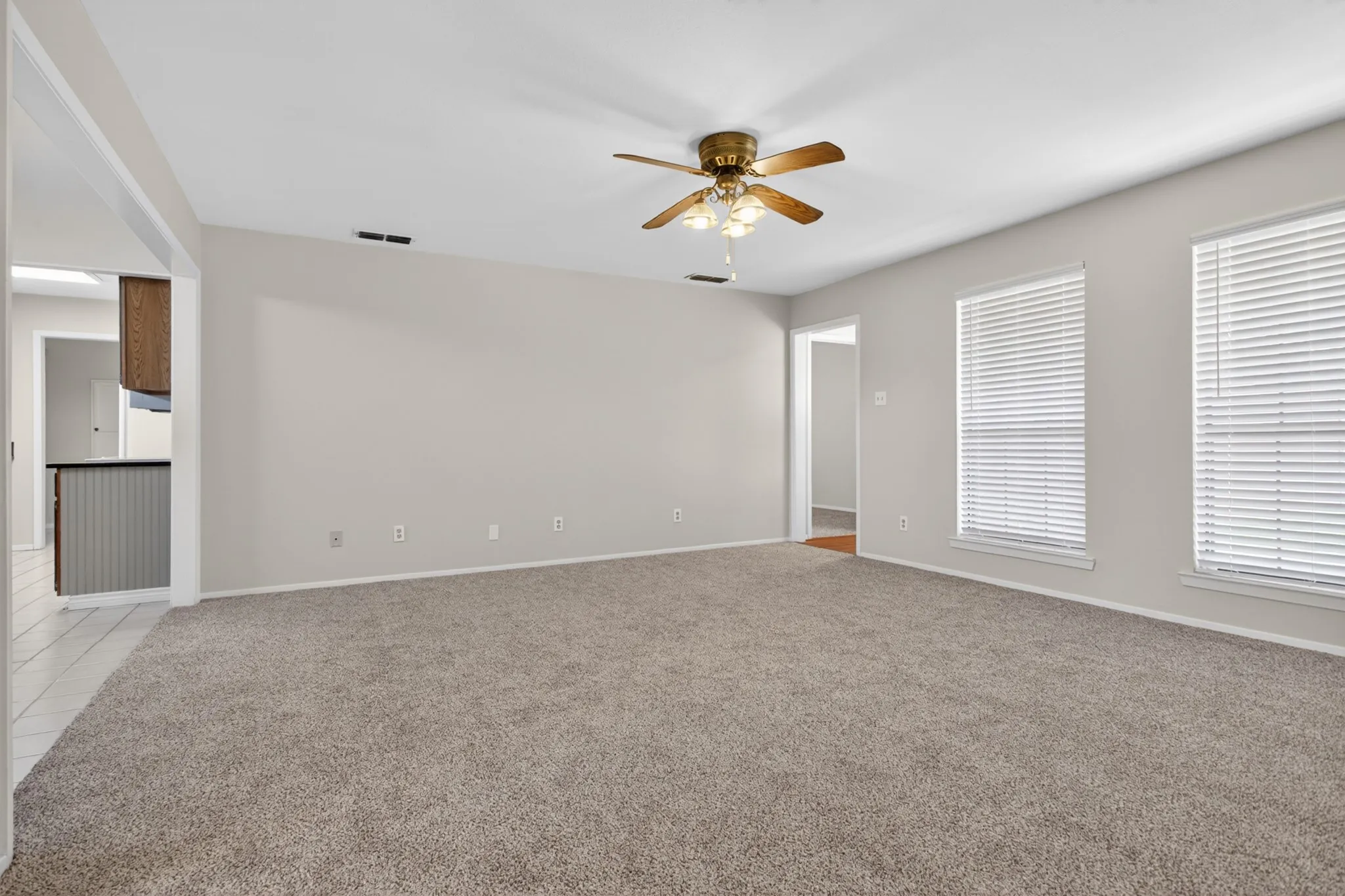 Single Family Residence For Rent in Denton County , 5301 Tartan Circle, Denton, Texas 76208, 3 Bedroom, 2 Bathroom, 2 Garage spaces, 1,568 Sqft, built in 1992, mls#21299977, Real Estate Agent in Denton, Homes For Rent in Denton county, Homes For Rent in Denton, Realtor in Denton Texas, Real Estate Brokerage Independent Realty Texas, Luminita Cordes Realtor