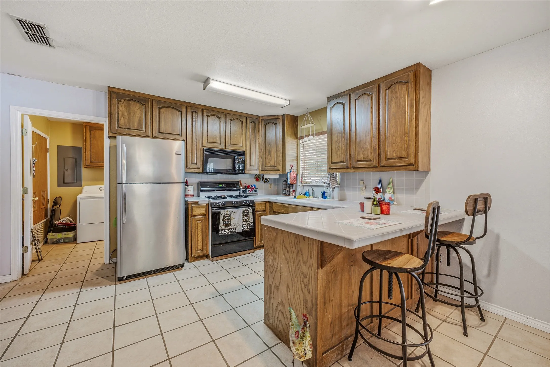 Single Family Residence For Sale in Somervell County , 200 Austin Road, Glen Rose, Texas 76043, 2 Bedroom, 2 Bathroom, Garage spaces, 1,040 Sqft, built in 1949, mls#21301772, Real Estate Agent in Glen Rose, Homes For Sale in Somervell county, Homes For Sale in Glen Rose, Realtor in Glen Rose Texas, Real Estate Brokerage Independent Realty Texas, Luminita Cordes Realtor
