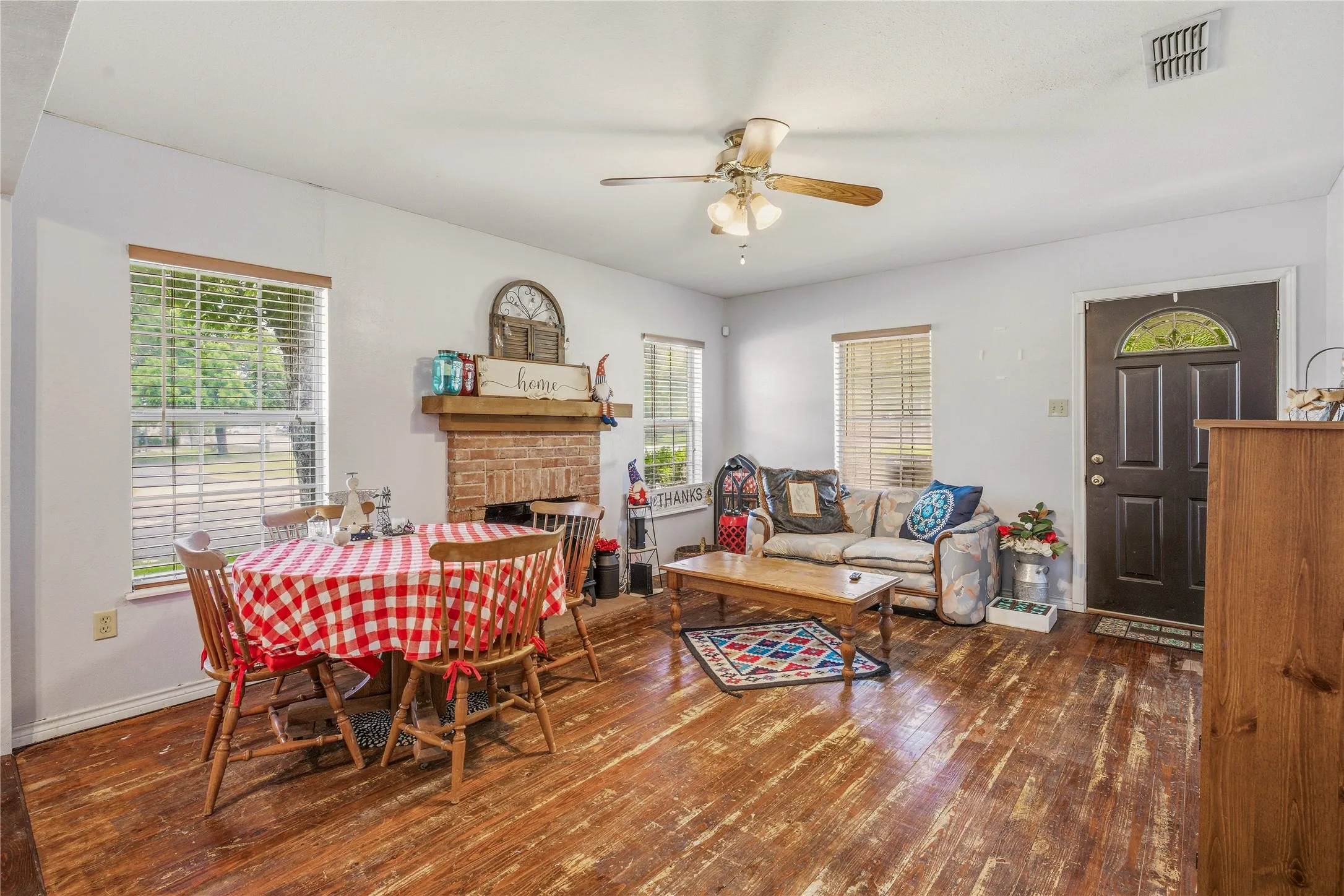 Single Family Residence For Sale in Somervell County , 200 Austin Road, Glen Rose, Texas 76043, 2 Bedroom, 2 Bathroom, Garage spaces, 1,040 Sqft, built in 1949, mls#21301772, Real Estate Agent in Glen Rose, Homes For Sale in Somervell county, Homes For Sale in Glen Rose, Realtor in Glen Rose Texas, Real Estate Brokerage Independent Realty Texas, Luminita Cordes Realtor